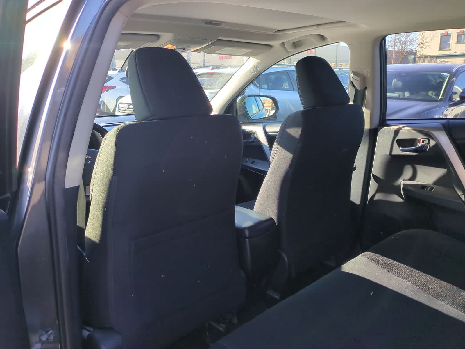 Thumbnail: 2018 Toyota RAV4 - 18