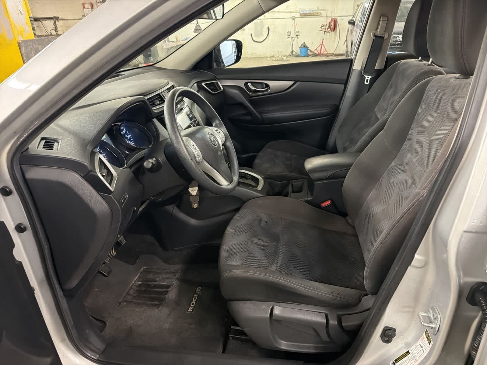 Thumbnail: 2015 Nissan Rogue - 10