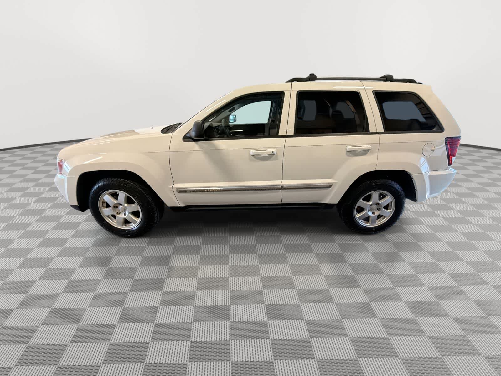 Thumbnail: 2010 Jeep Grand Cherokee - 5