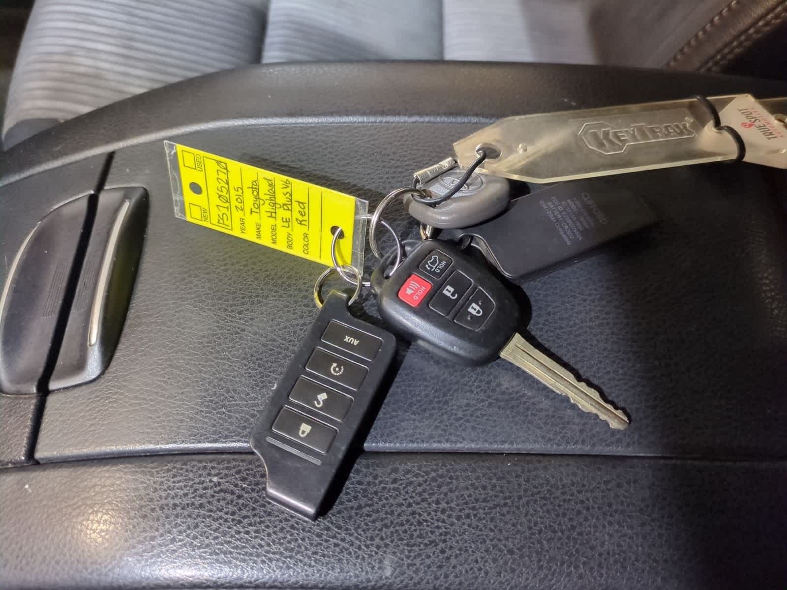 Thumbnail: 2015 Toyota Highlander - 33