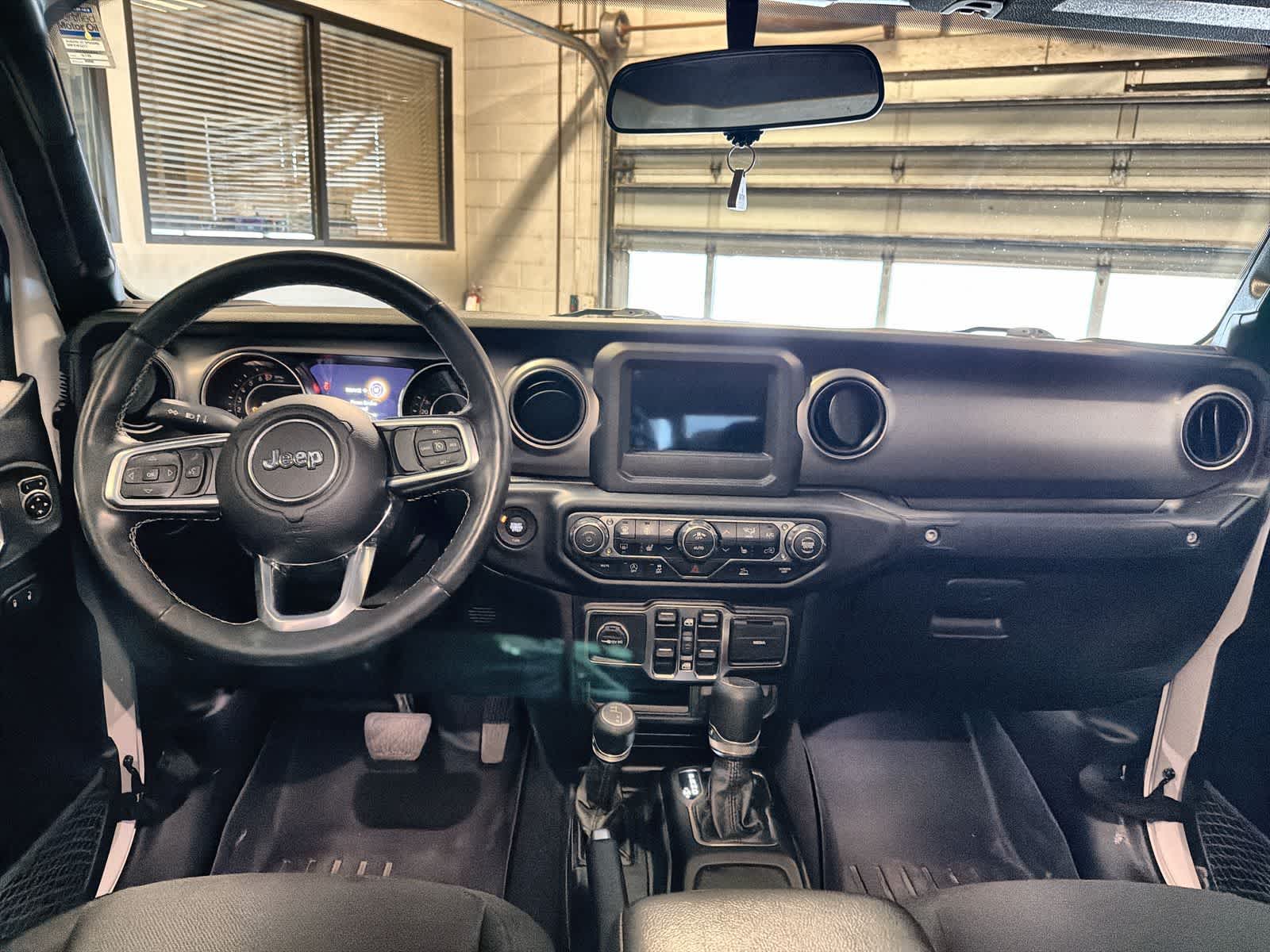 Thumbnail: 2020 Jeep Gladiator - 16