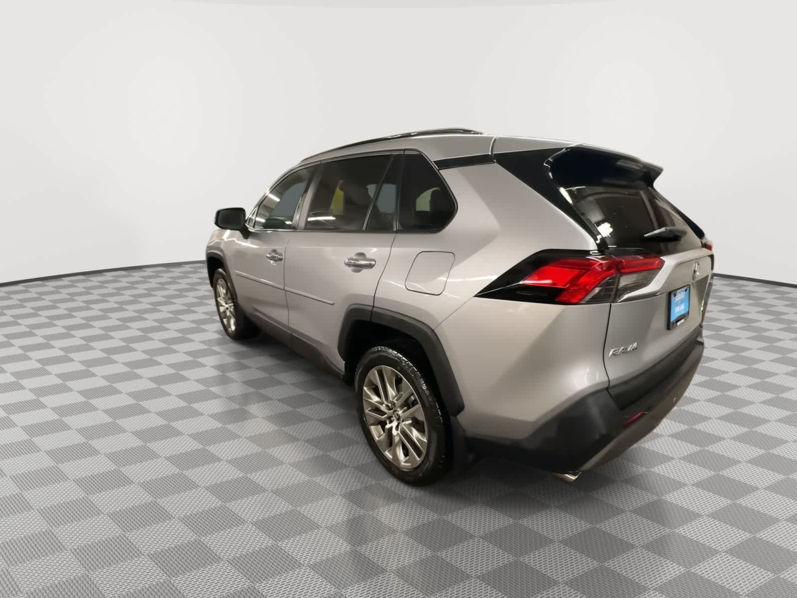 Thumbnail: 2019 Toyota RAV4 - 6