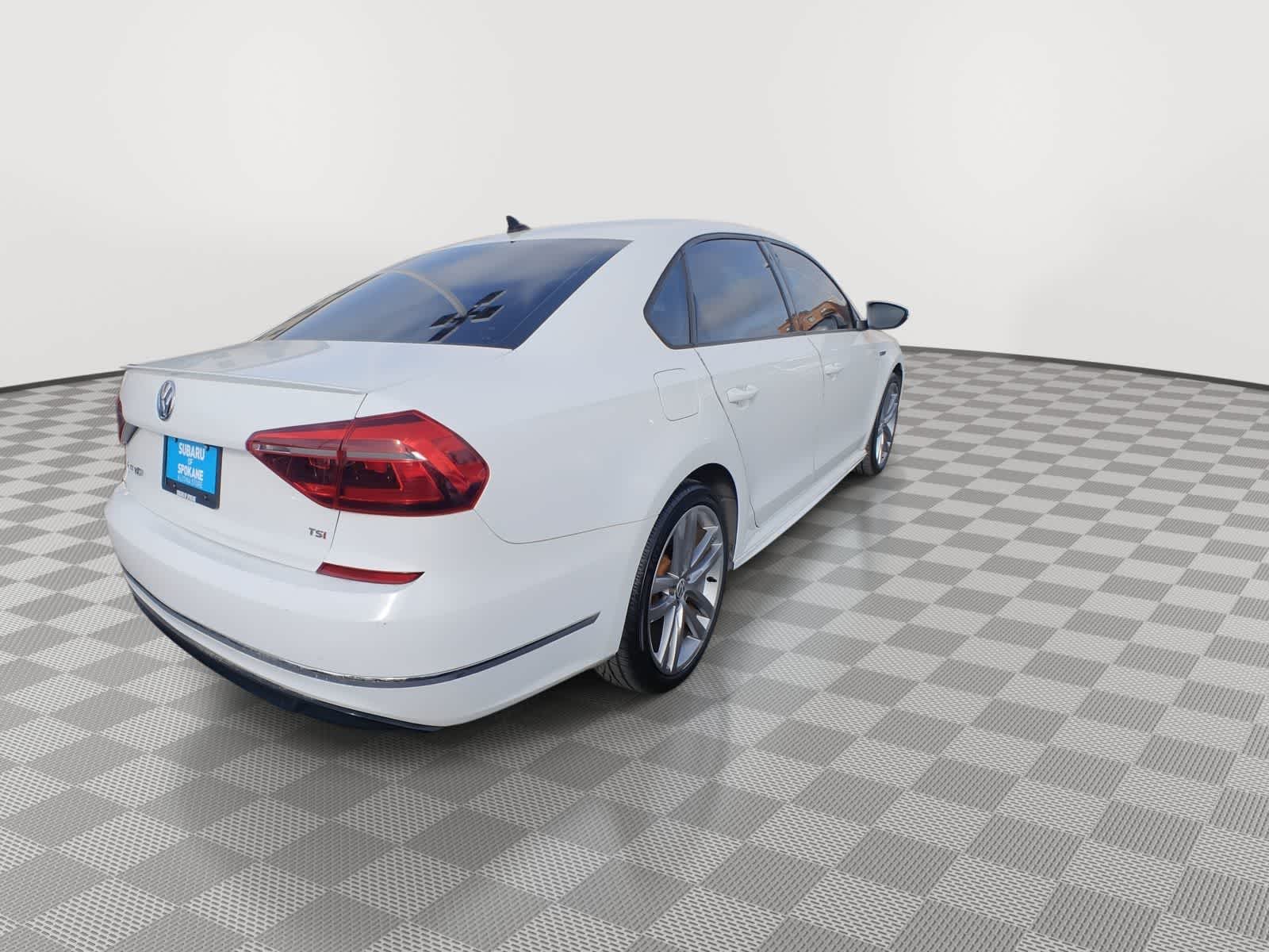 Thumbnail: 2018 Volkswagen Passat - 8