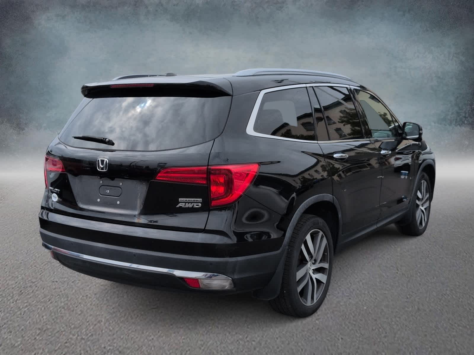 Thumbnail: 2017 Honda Pilot - 8