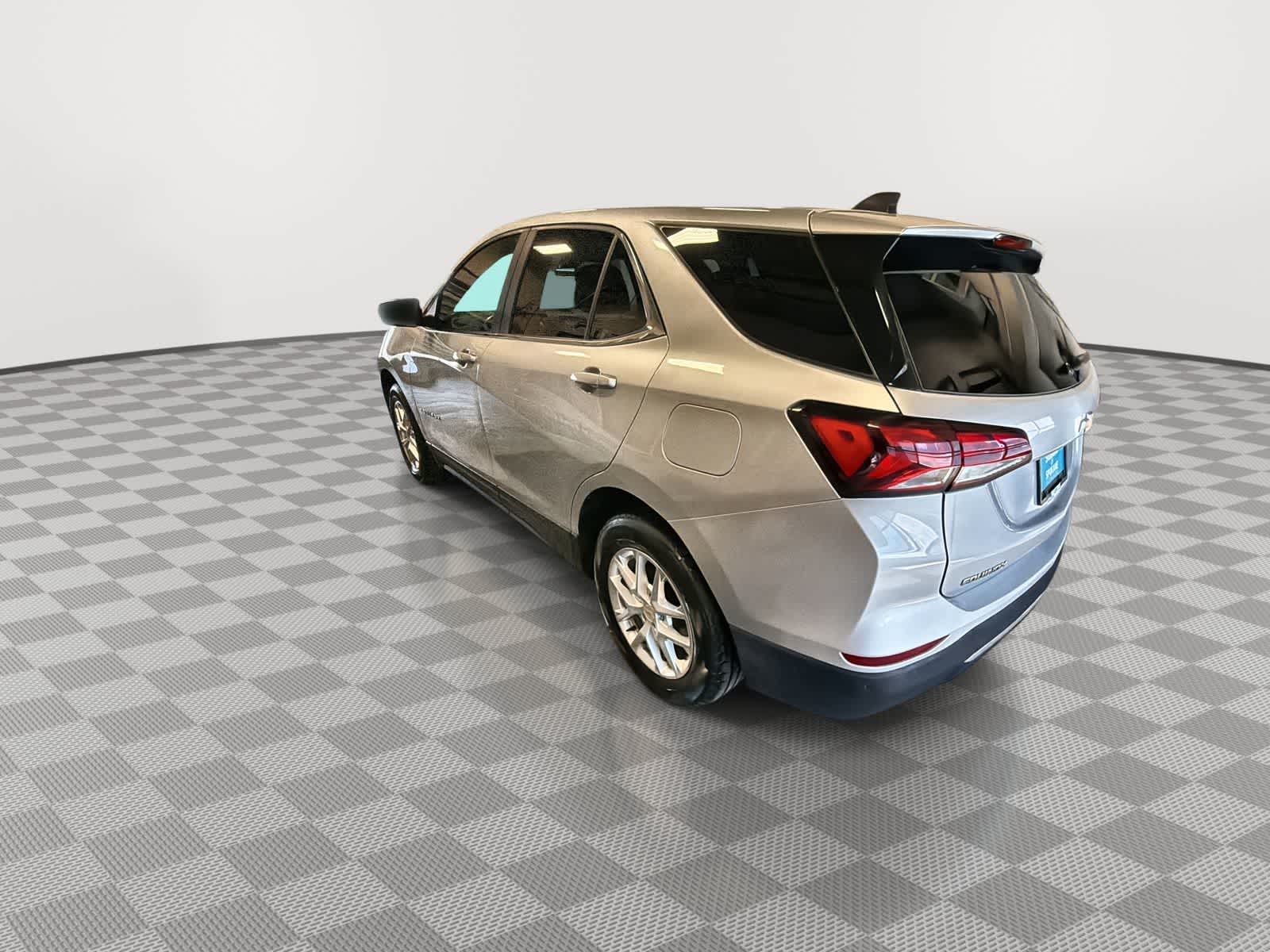 Thumbnail: 2022 Chevrolet Equinox - 6
