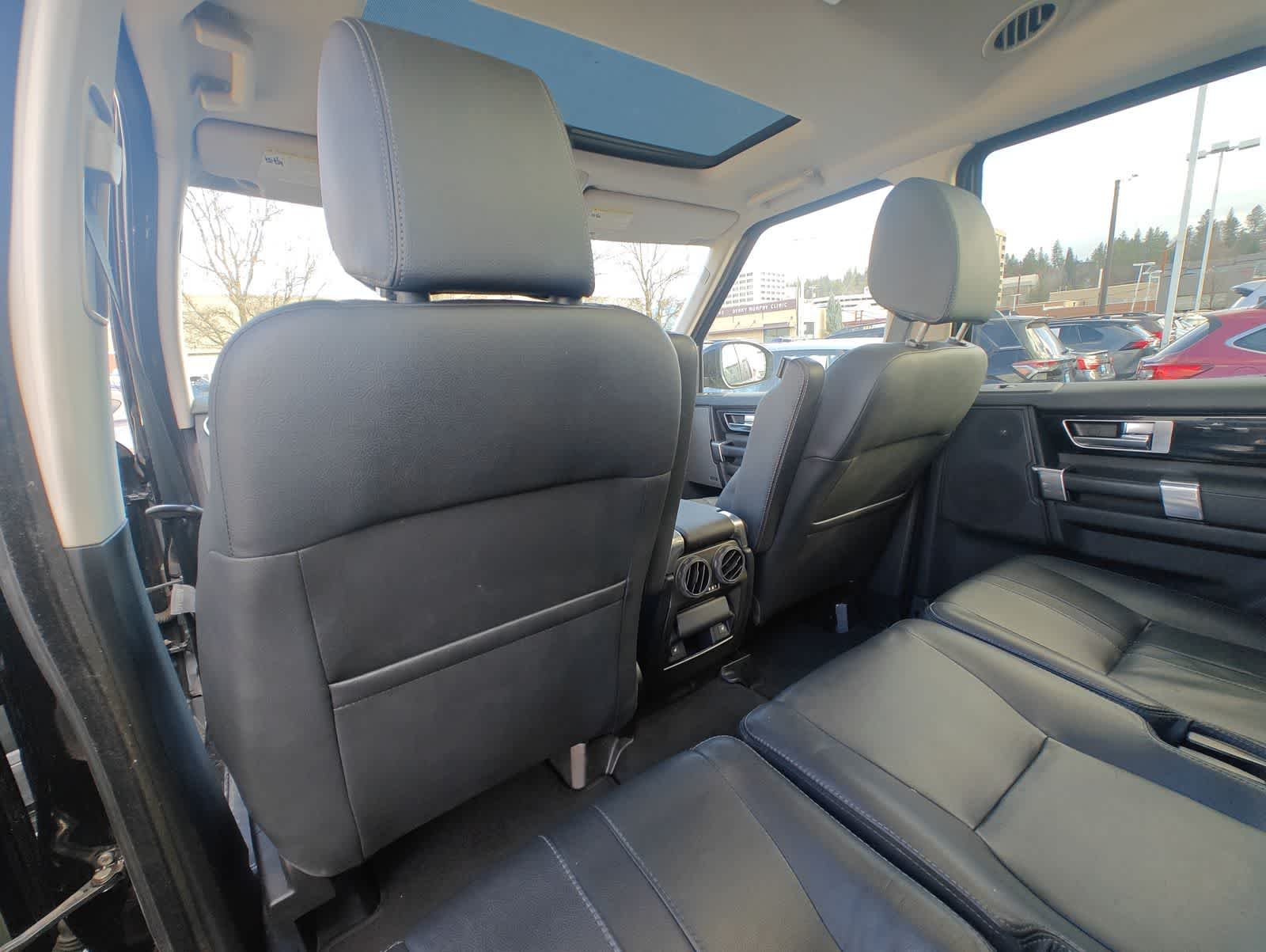 Thumbnail: 2015 Land Rover LR4 - 19