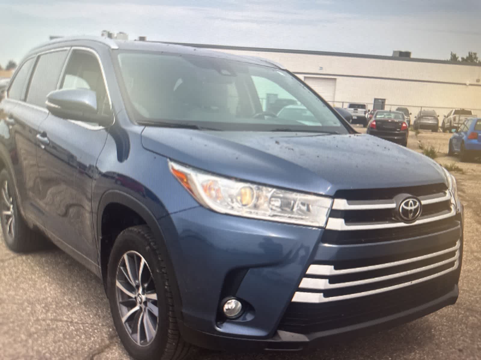 Thumbnail: 2017 Toyota Highlander - 7