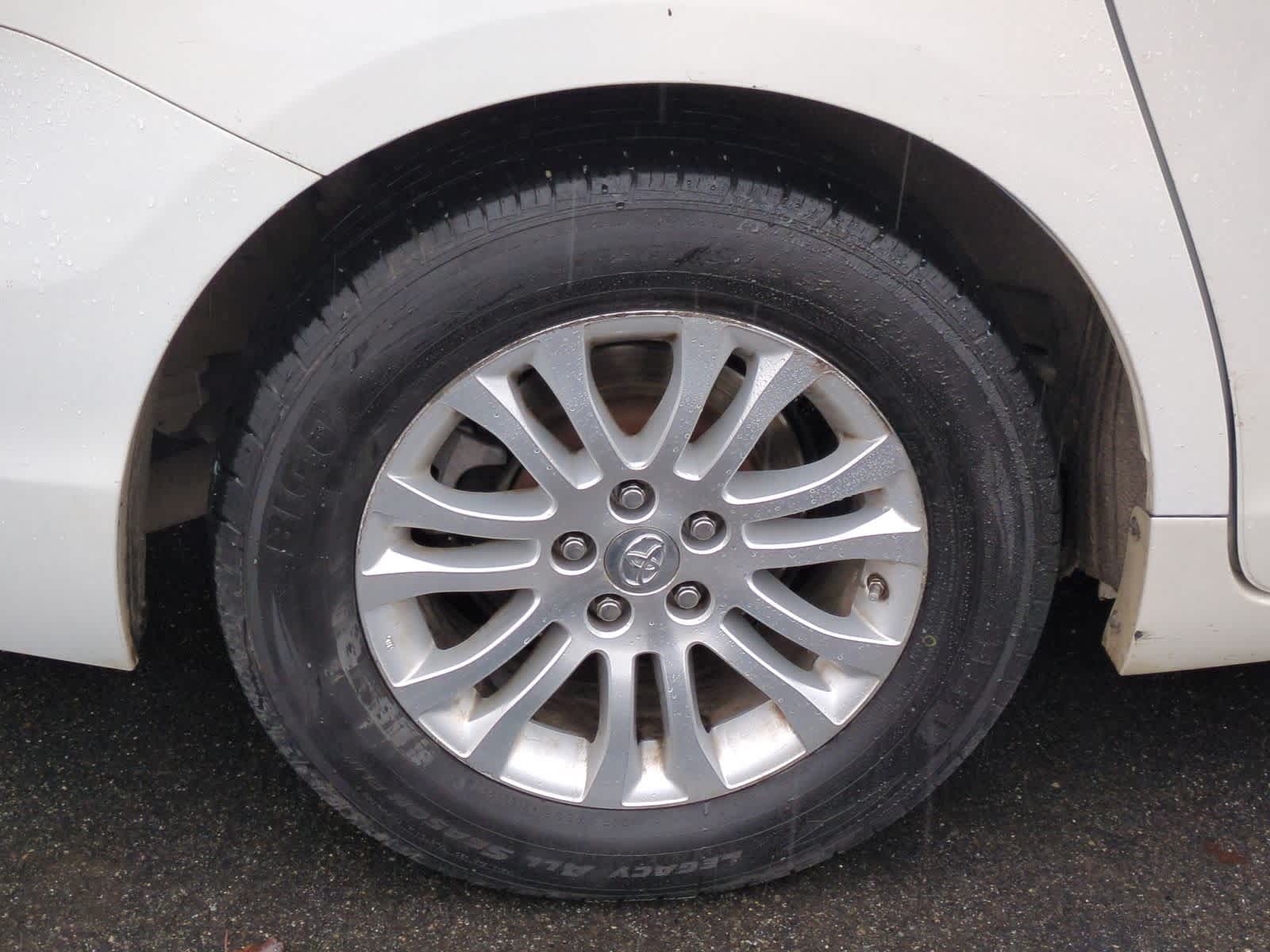 Thumbnail: 2017 Toyota Sienna - 14