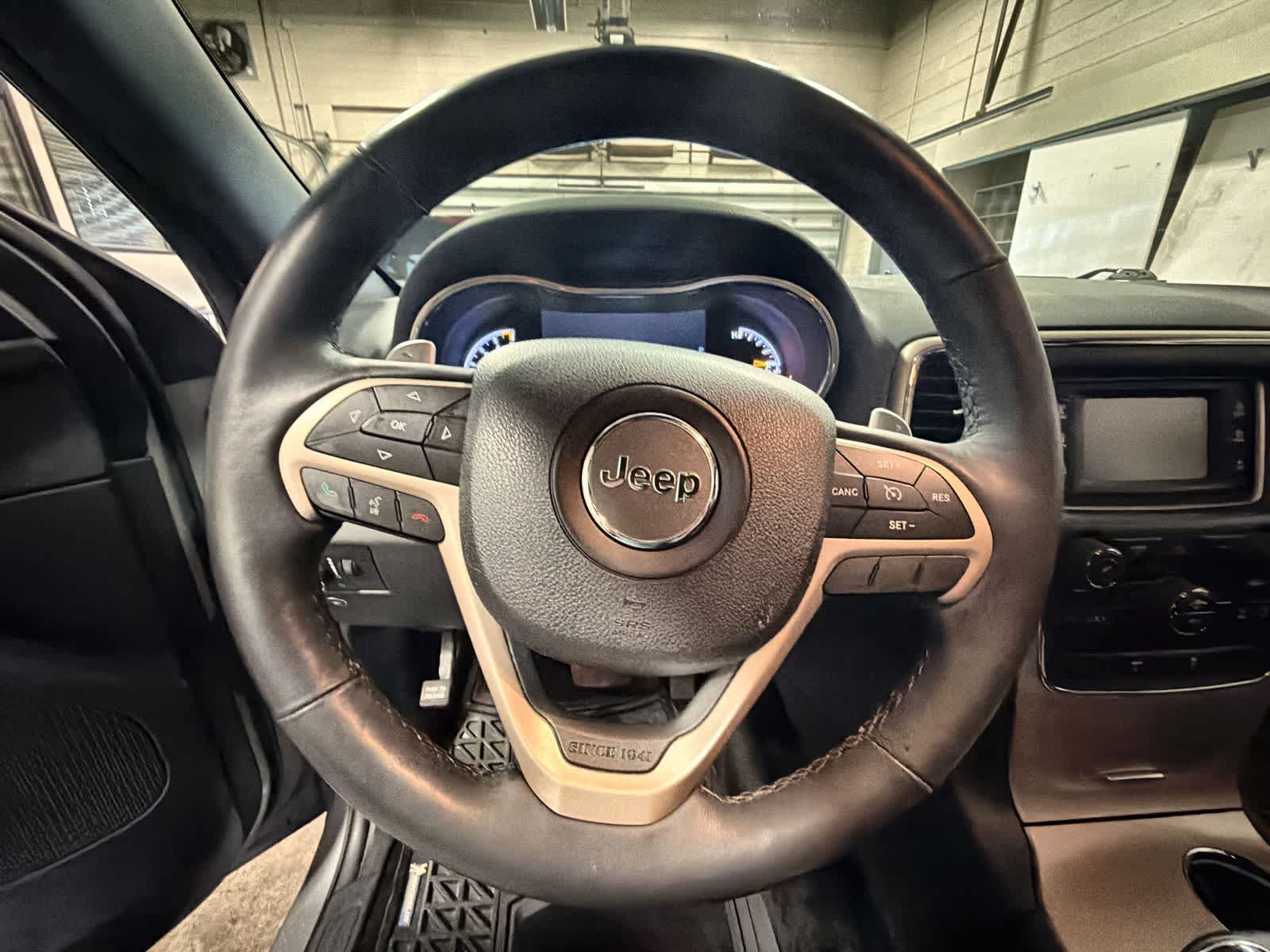 Thumbnail: 2015 Jeep Grand Cherokee - 25