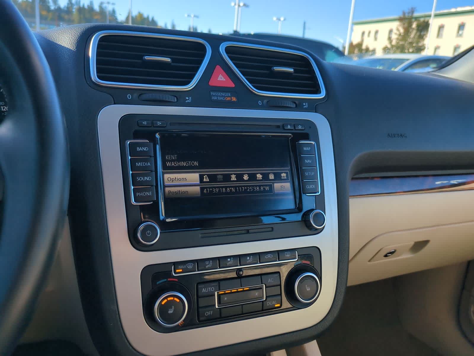 Thumbnail: 2012 Volkswagen Eos - 29