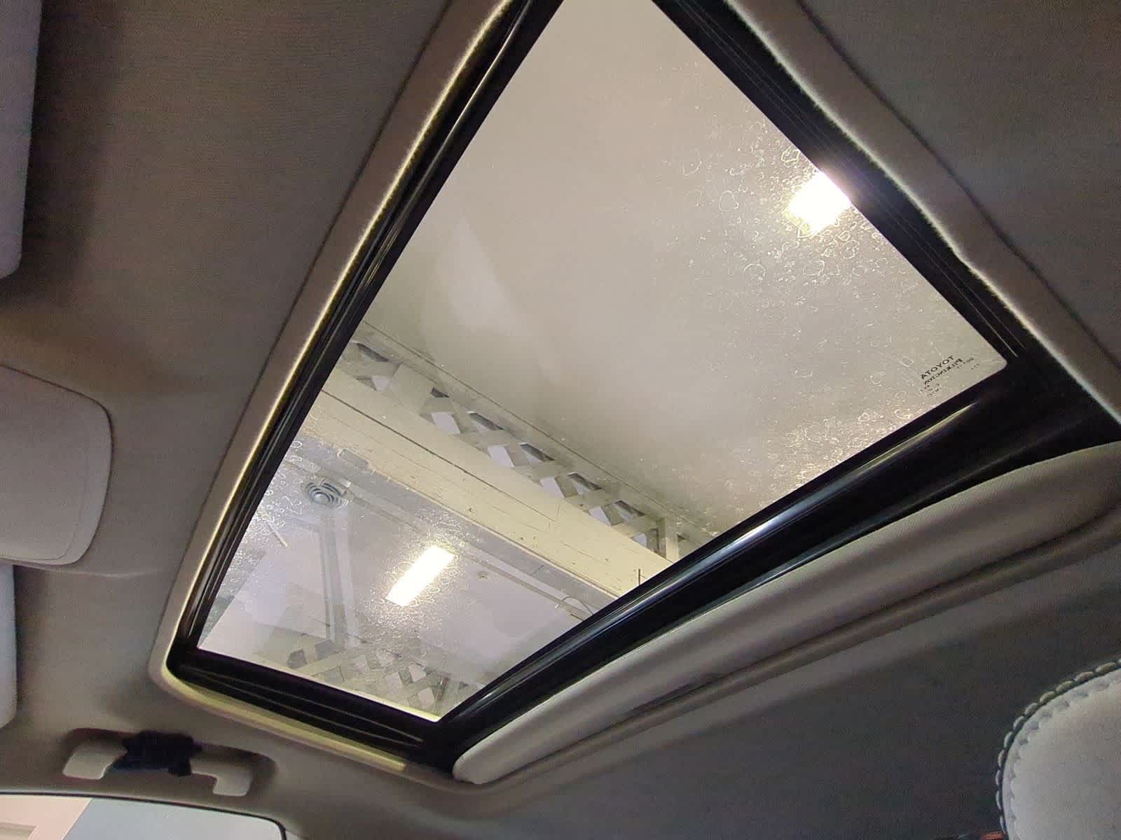 Thumbnail: 2017 Toyota RAV4 - 20