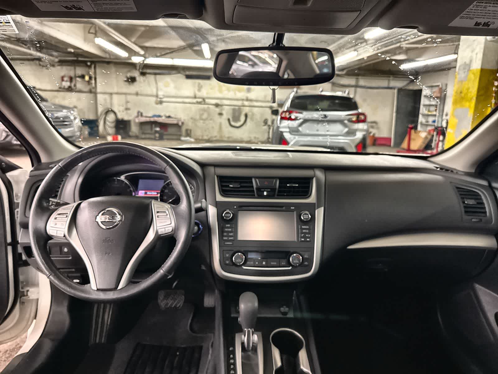 Thumbnail: 2017 Nissan Altima - 16