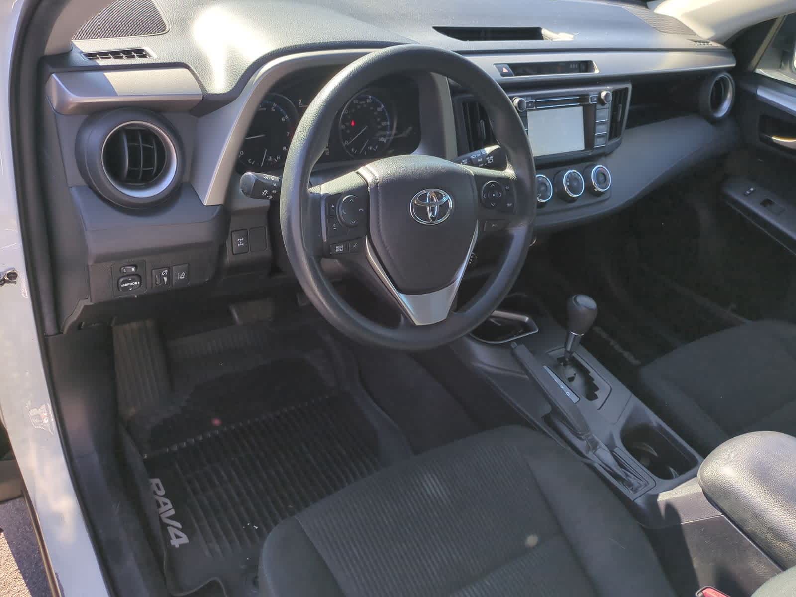 Thumbnail: 2018 Toyota RAV4 - 10