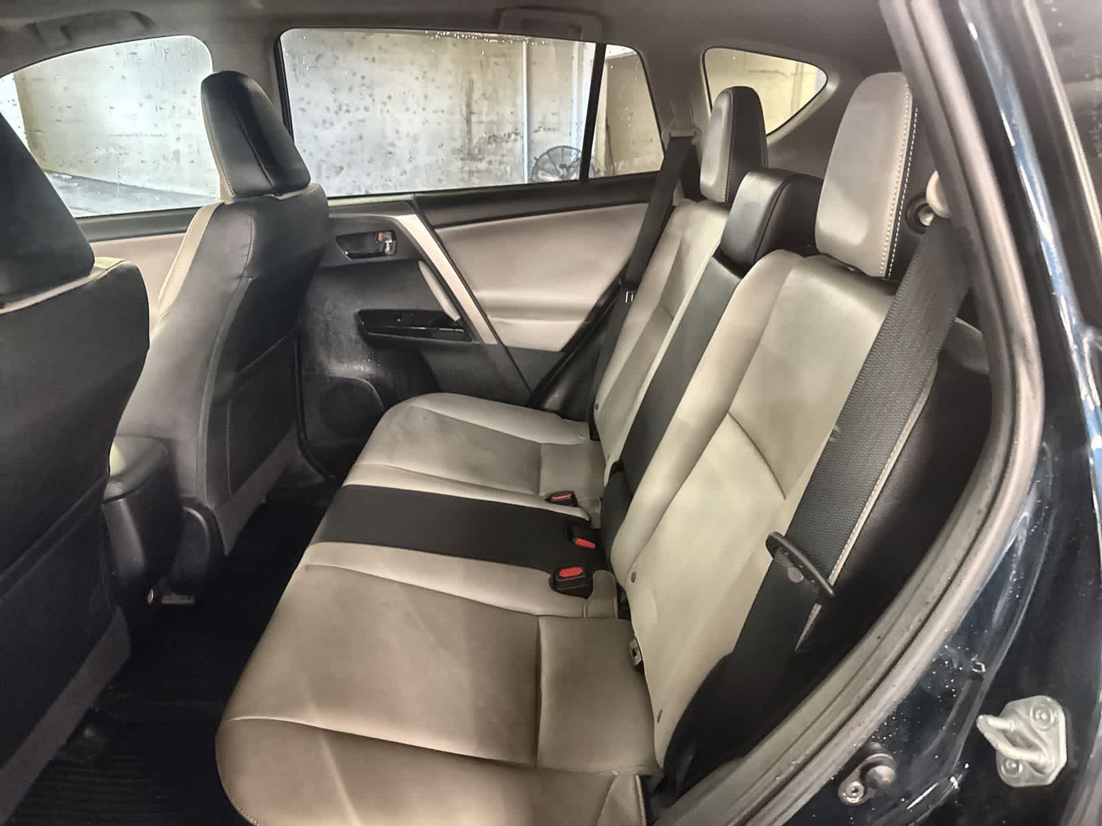 Thumbnail: 2018 Toyota RAV4 - 21