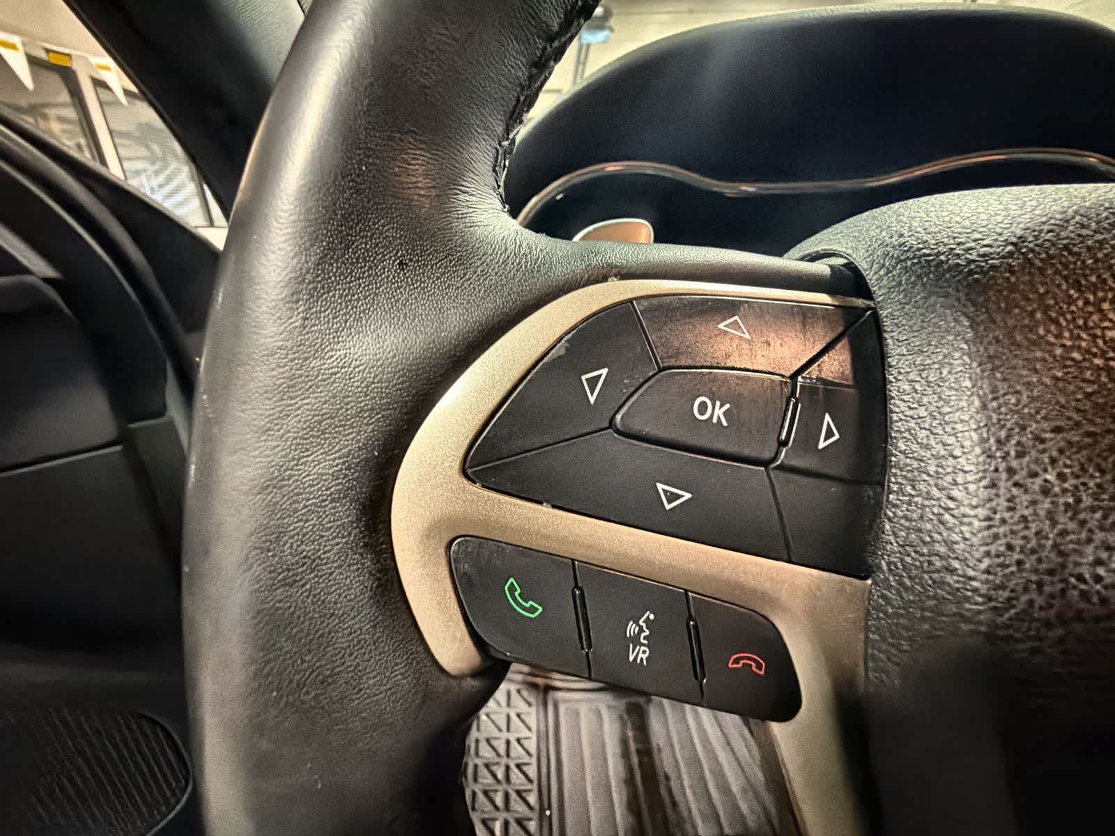 Thumbnail: 2015 Jeep Grand Cherokee - 26