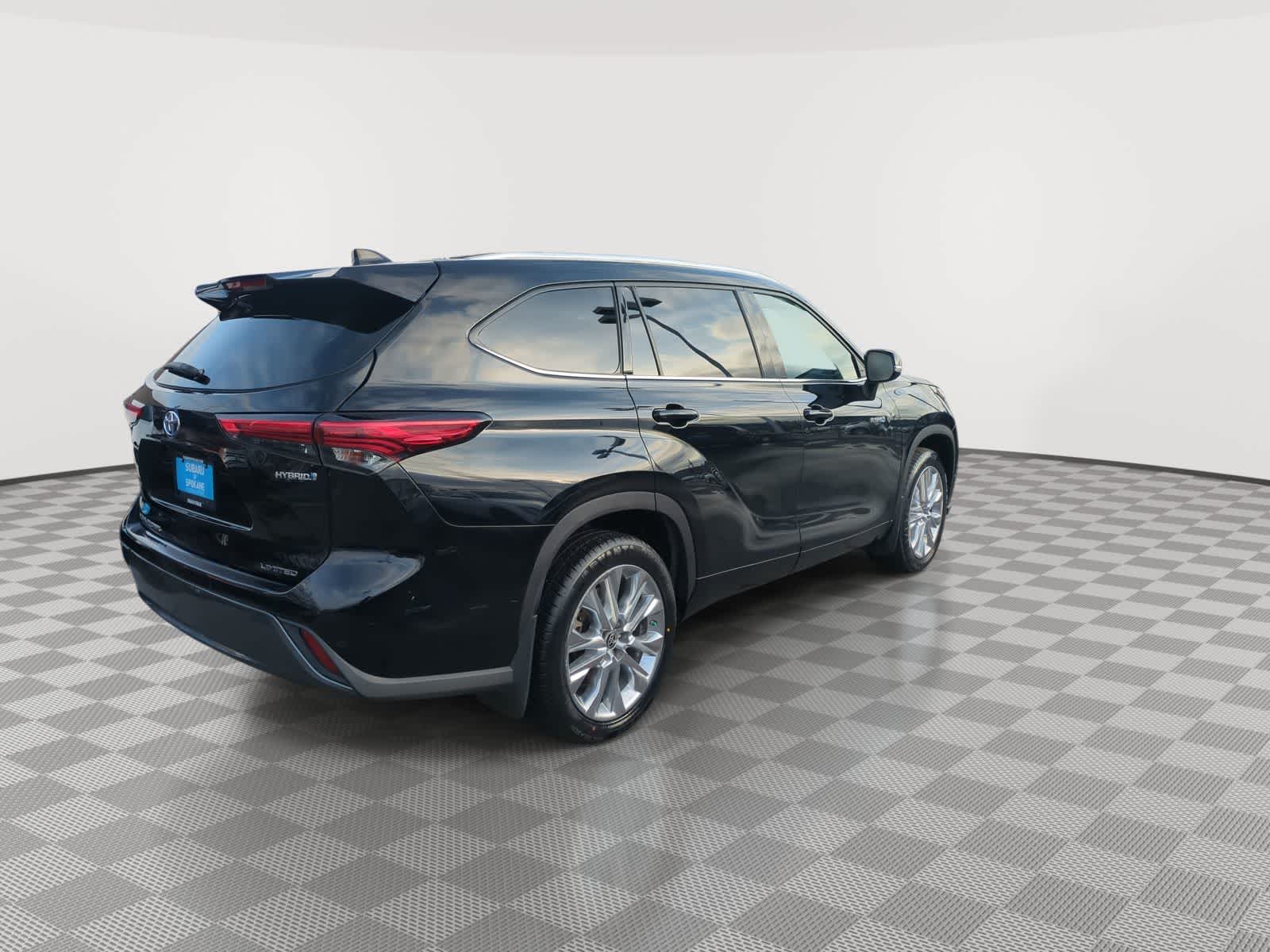 Thumbnail: 2021 Toyota Highlander - 8