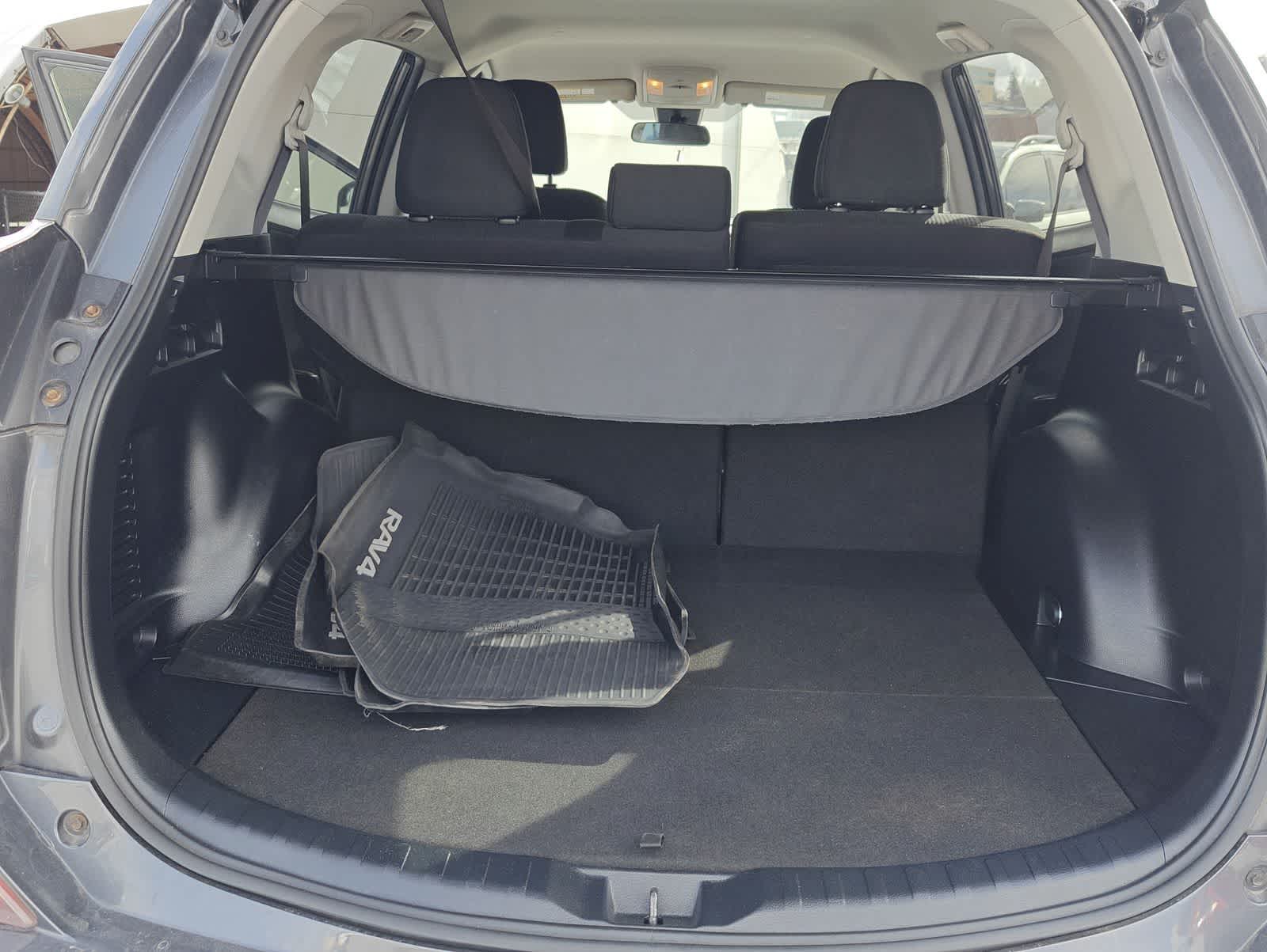 Thumbnail: 2017 Toyota RAV4 - 33