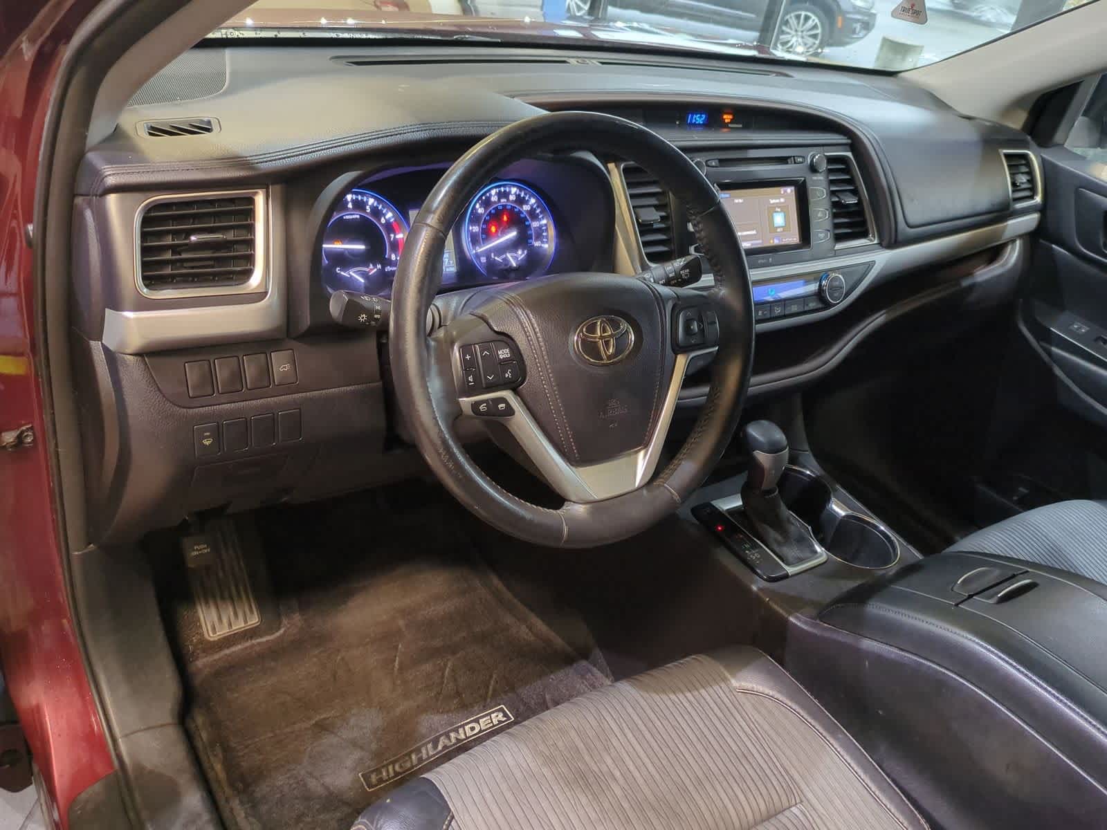 Thumbnail: 2015 Toyota Highlander - 10