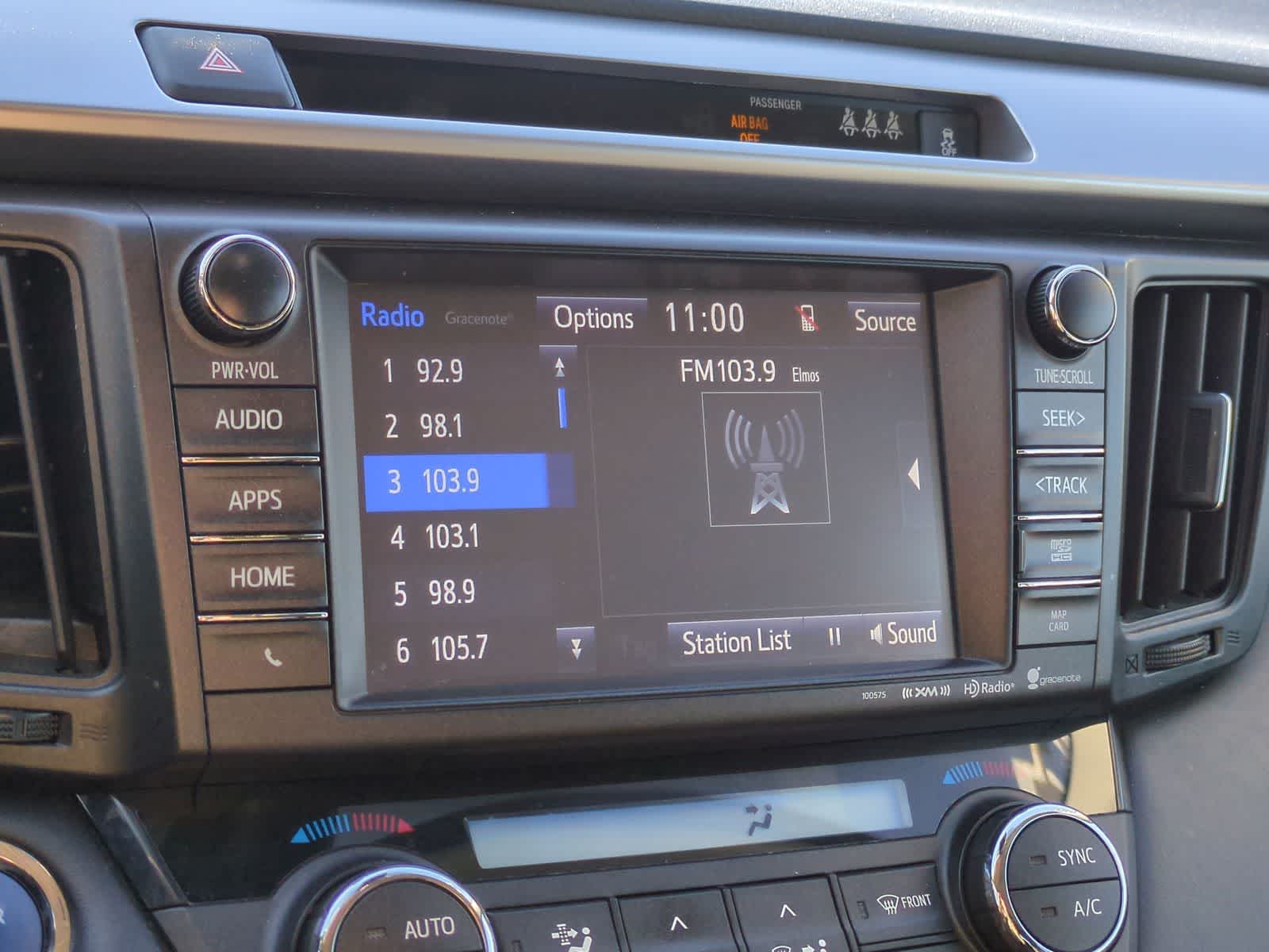 Thumbnail: 2018 Toyota RAV4 - 31