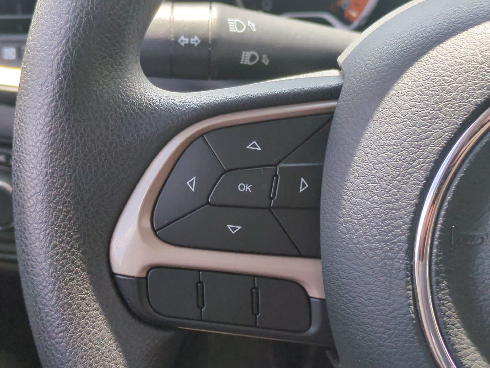 Thumbnail: 2016 Jeep Renegade - 24