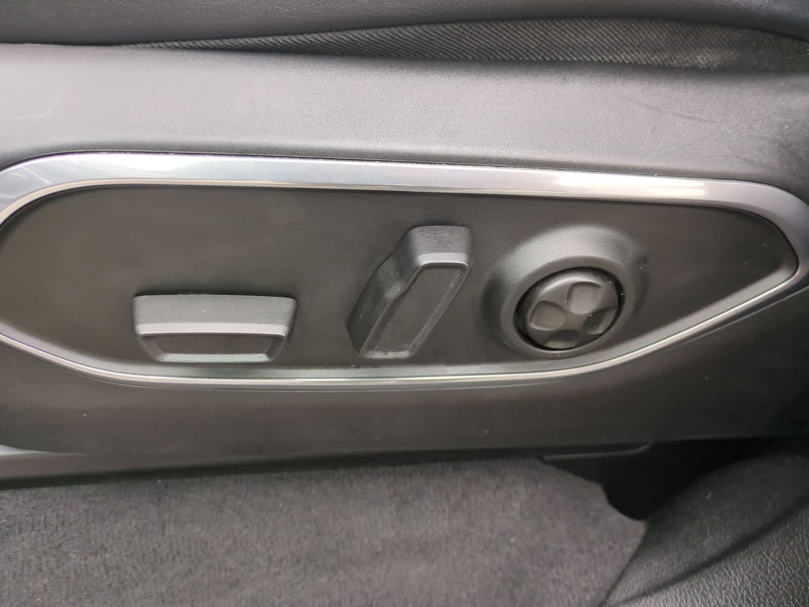 Thumbnail: 2024 Jeep Wagoneer - 17