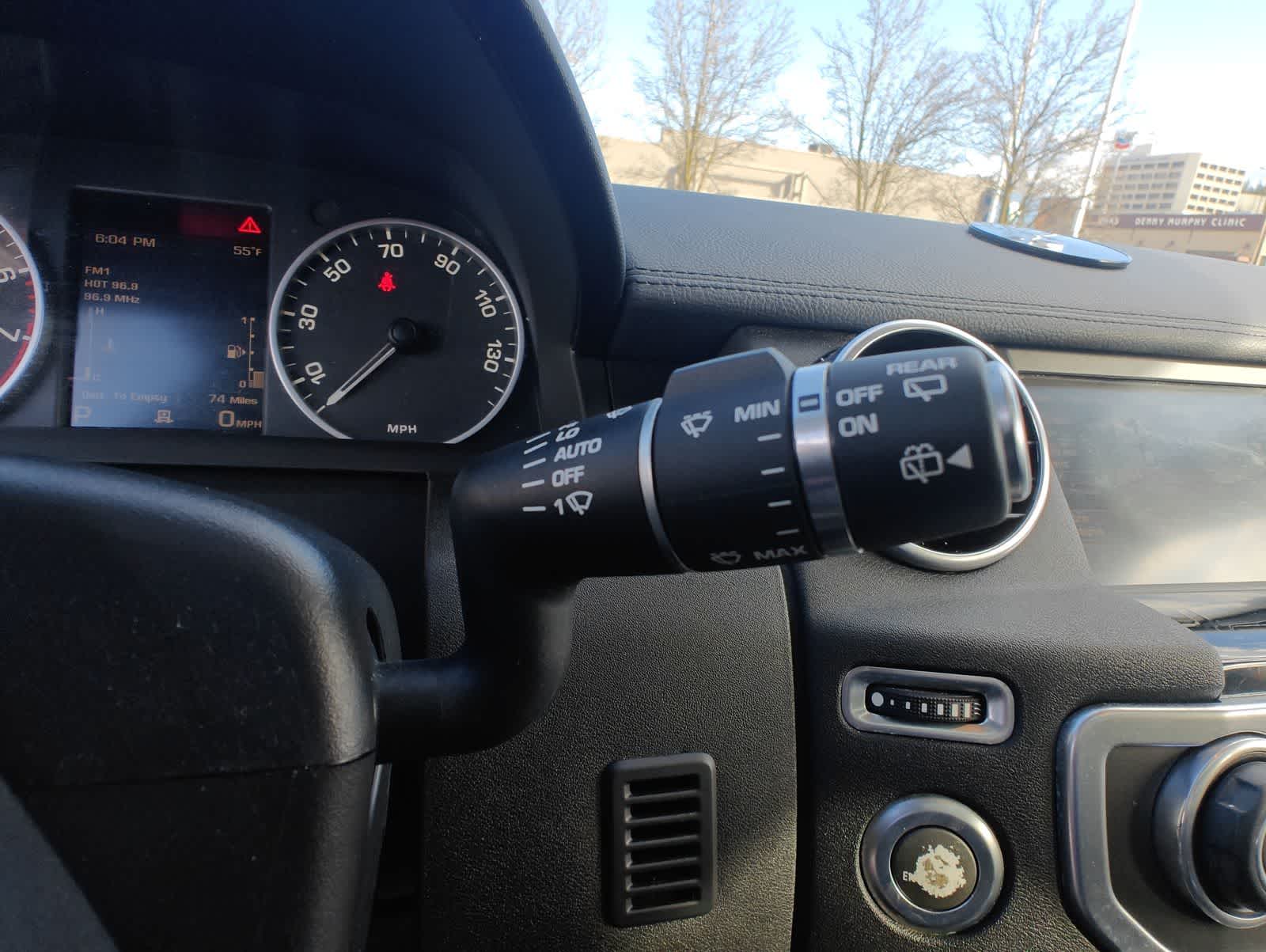 Thumbnail: 2015 Land Rover LR4 - 28