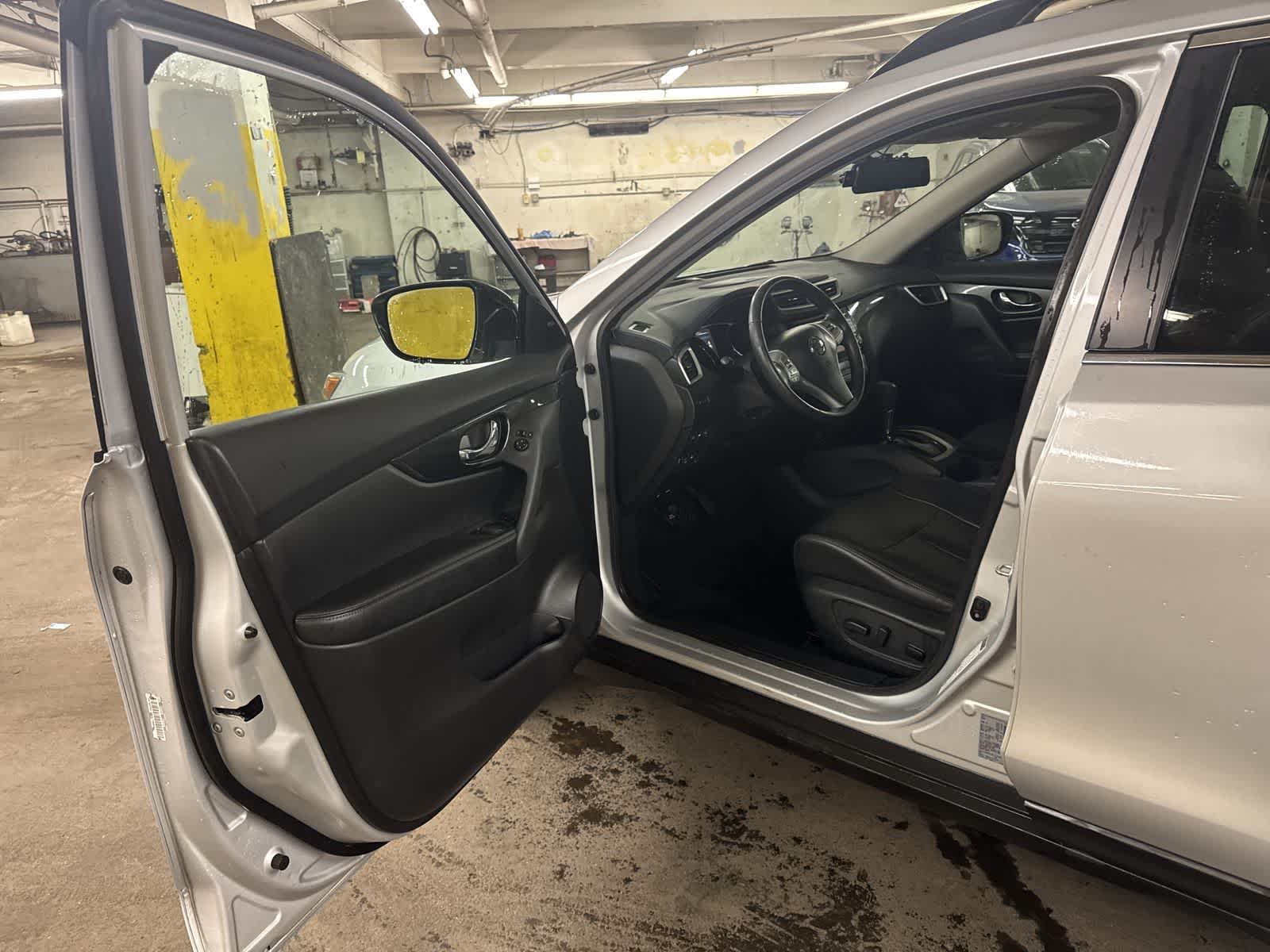 Thumbnail: 2016 Nissan Rogue - 10