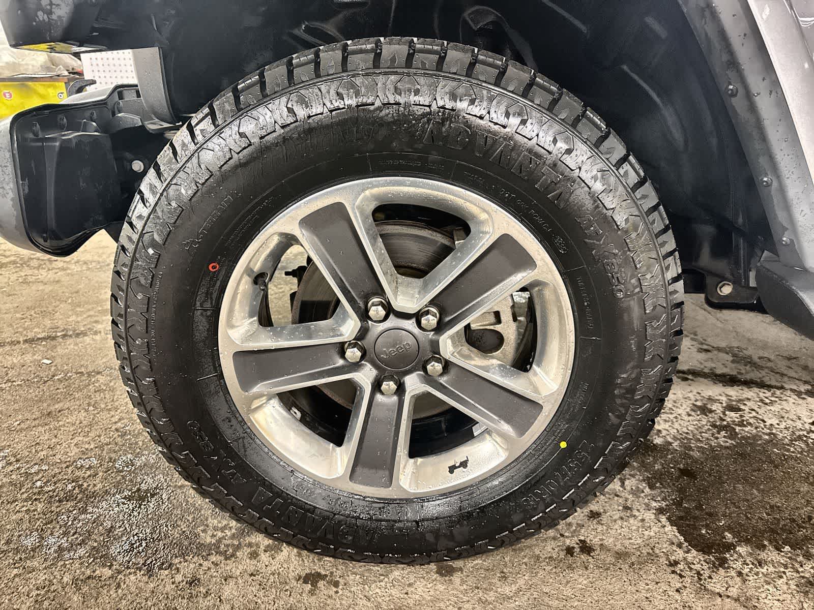 Thumbnail: 2018 Jeep Wrangler - 13