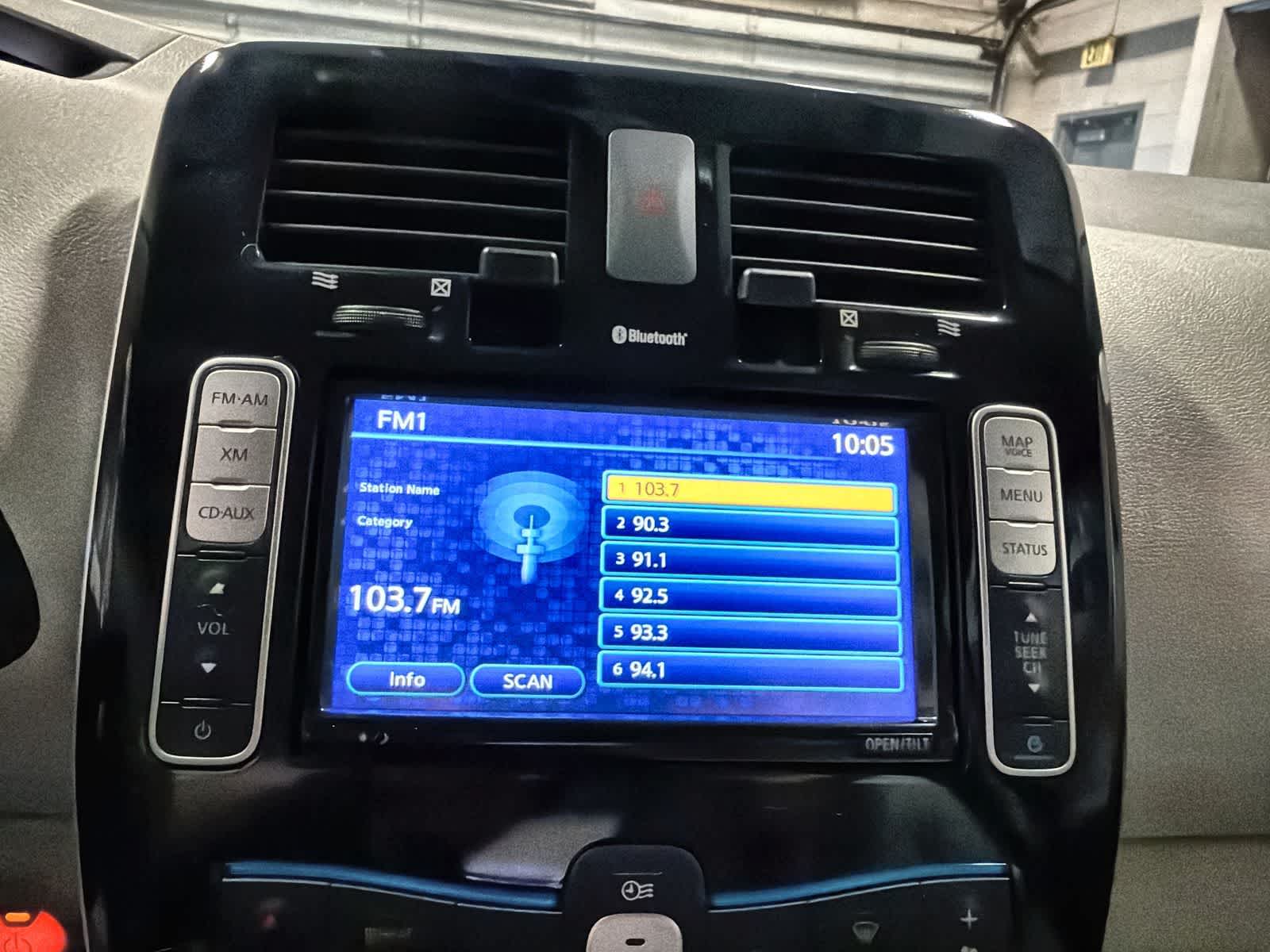 Thumbnail: 2015 Nissan Leaf - 30