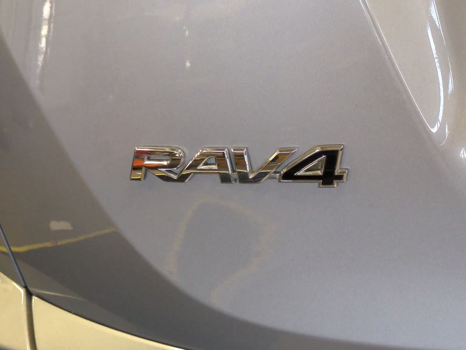 Thumbnail: 2017 Toyota RAV4 - 13