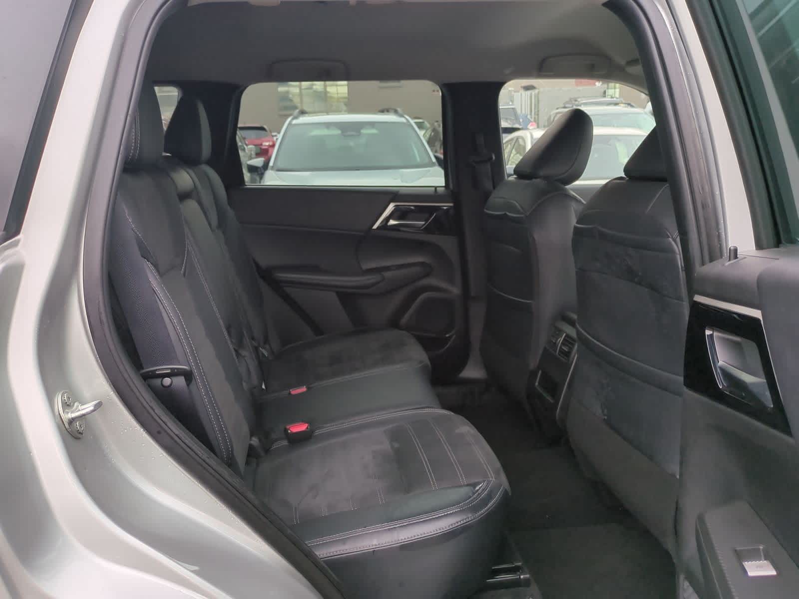 Thumbnail: 2023 Mitsubishi Outlander - 21