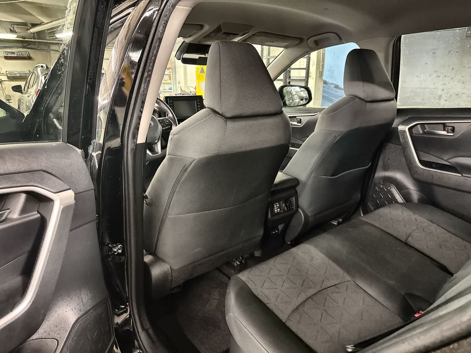 Thumbnail: 2022 Toyota RAV4 - 19