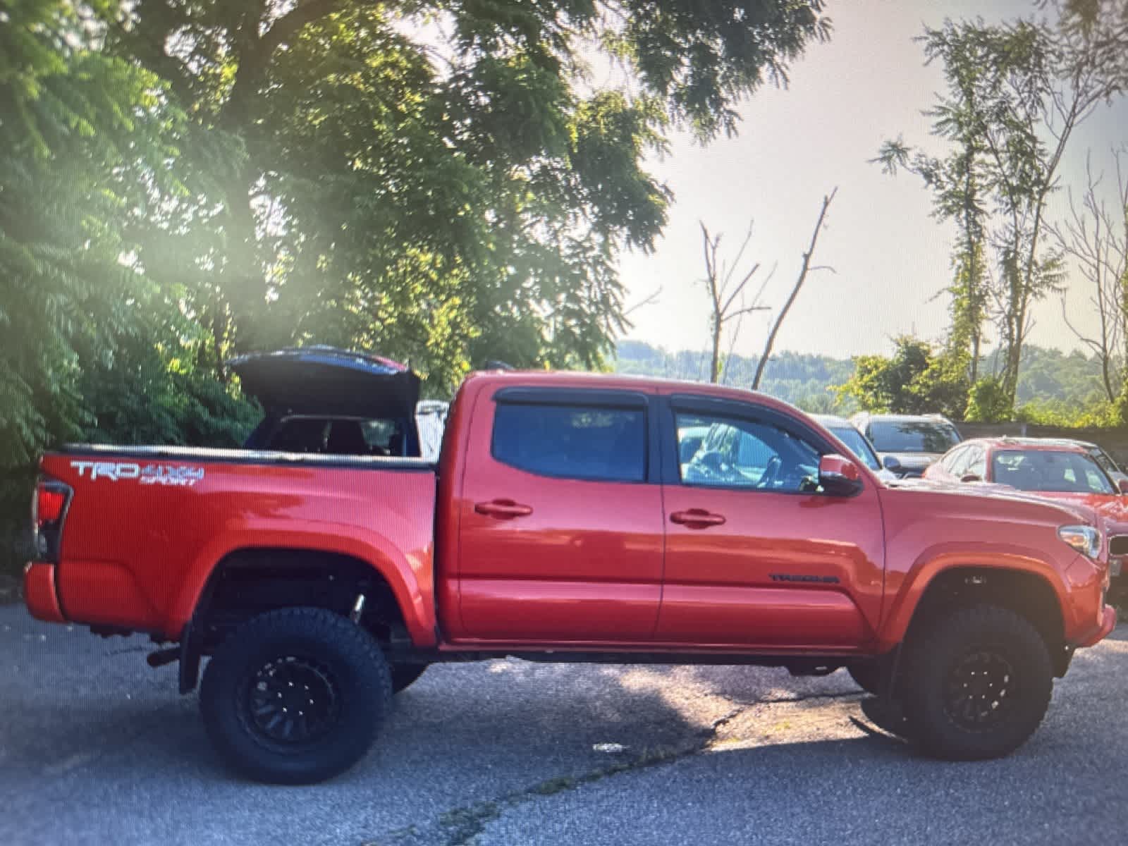 Thumbnail: 2016 Toyota Tacoma - 6