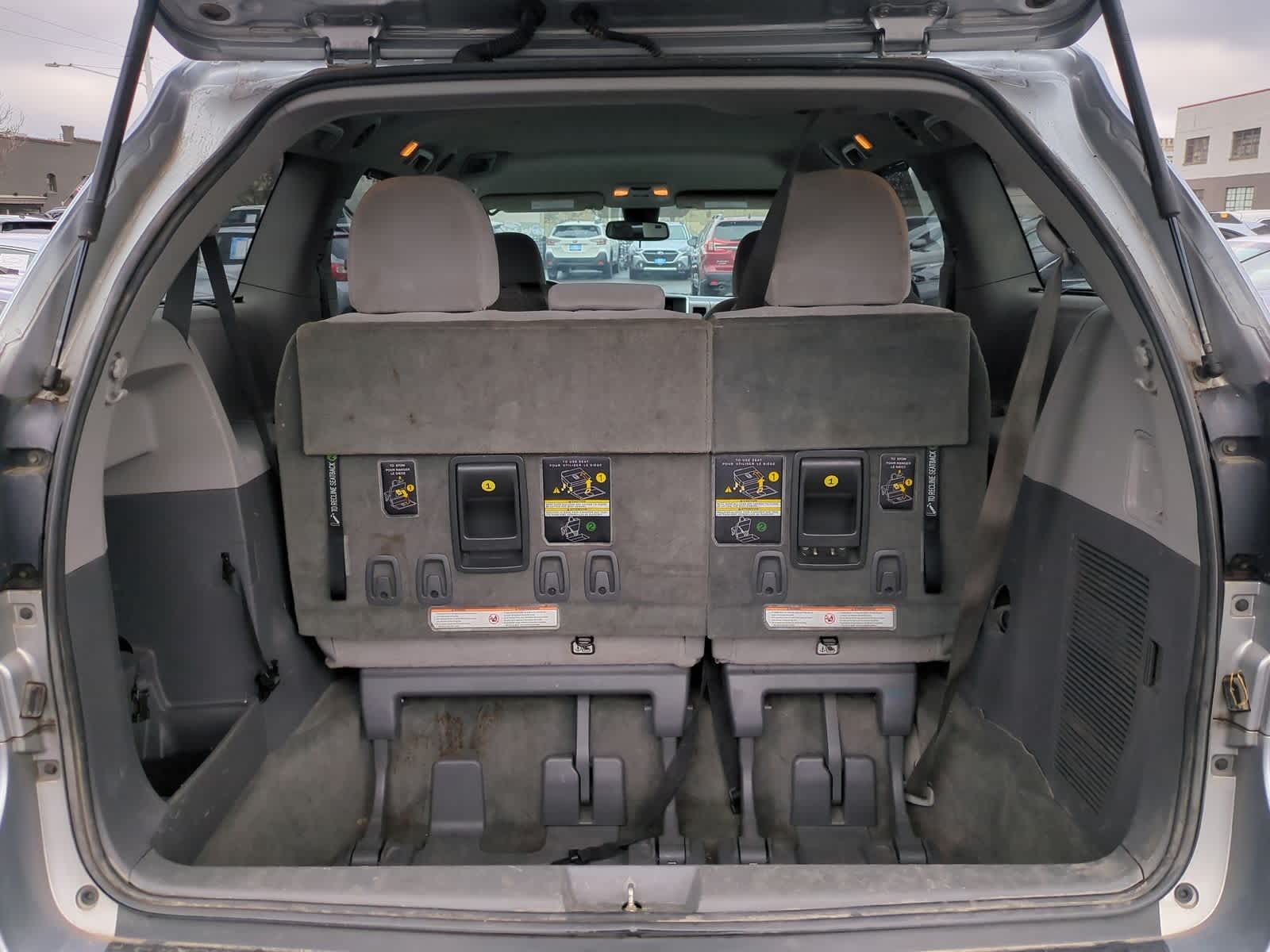 Thumbnail: 2018 Toyota Sienna - 33