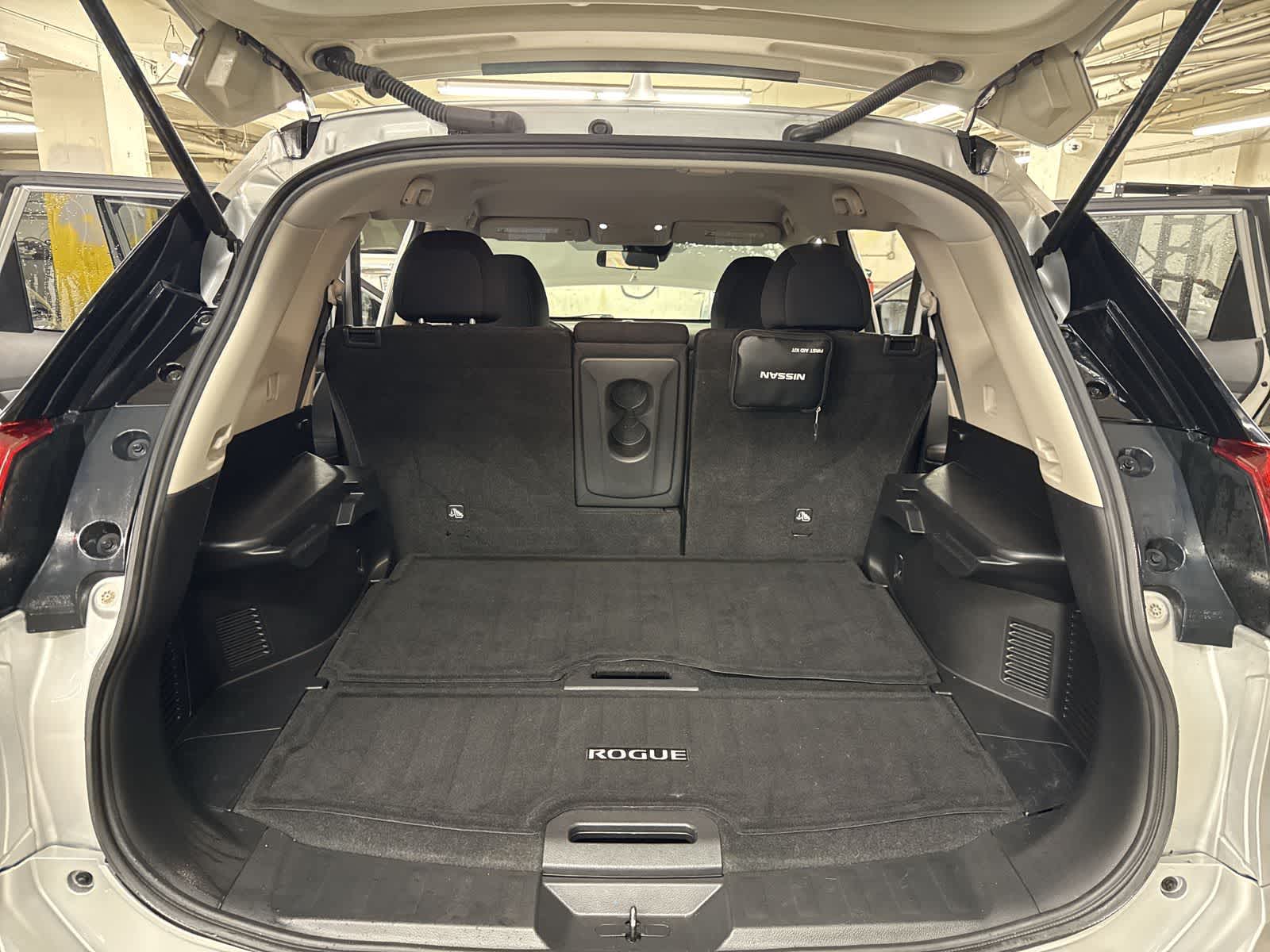 Thumbnail: 2020 Nissan Rogue - 32