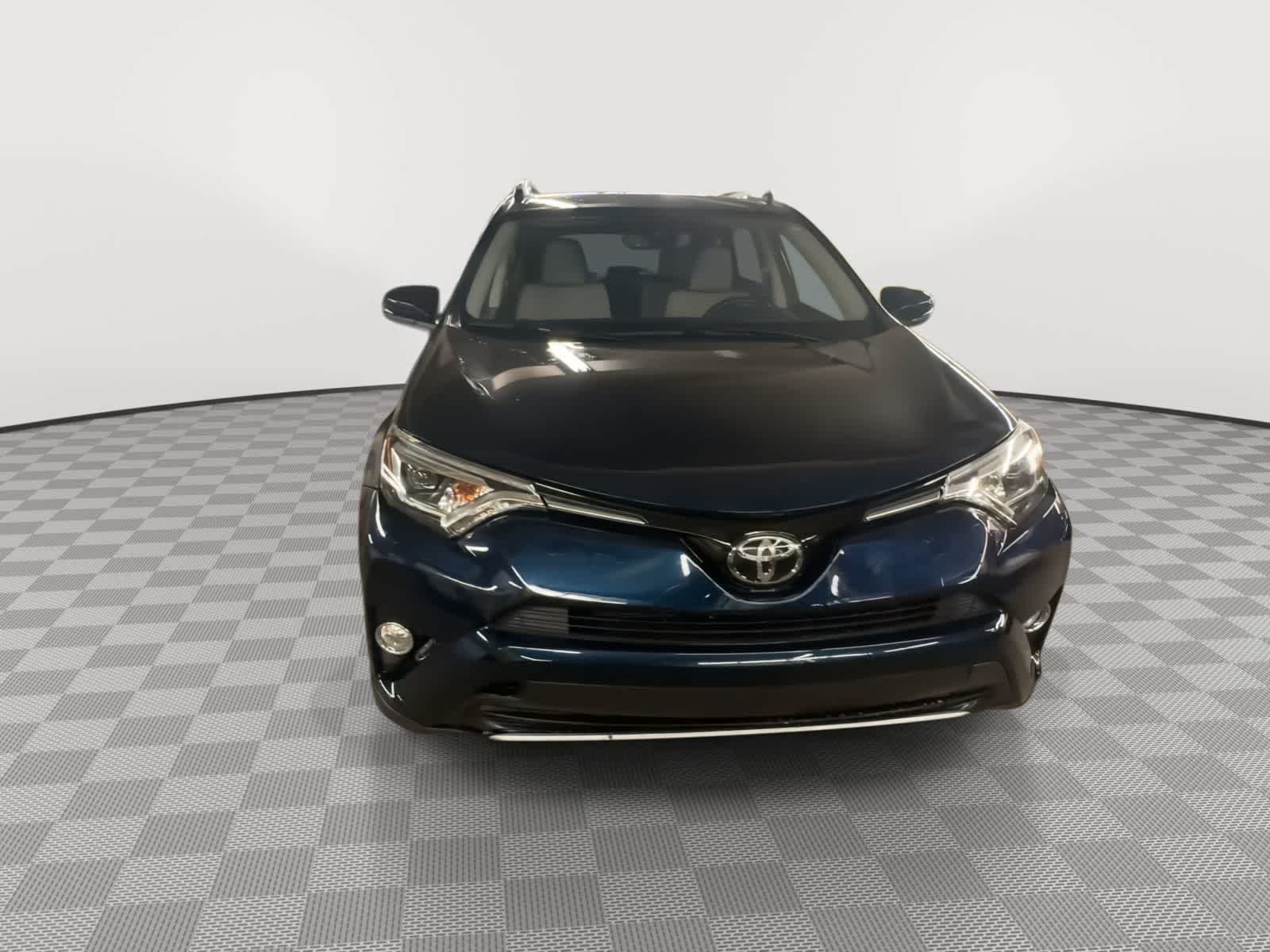 Thumbnail: 2018 Toyota RAV4 - 3