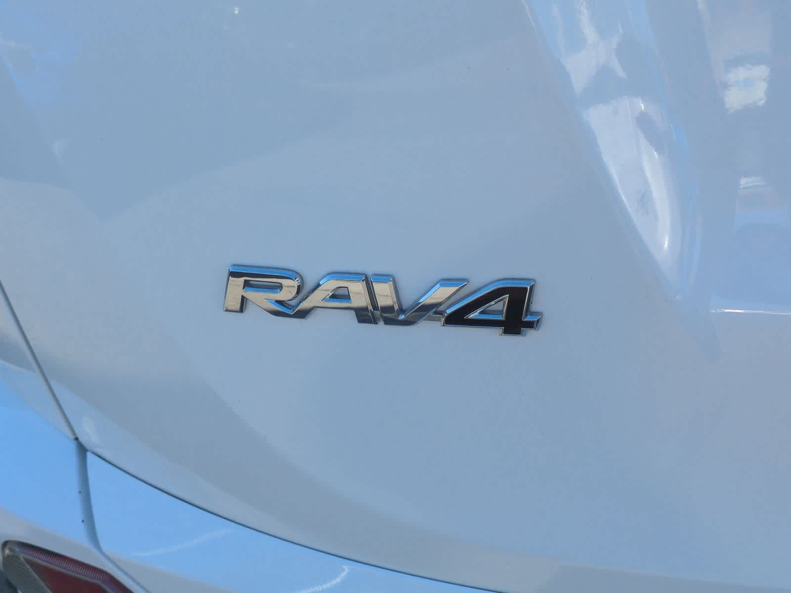 Thumbnail: 2018 Toyota RAV4 - 13