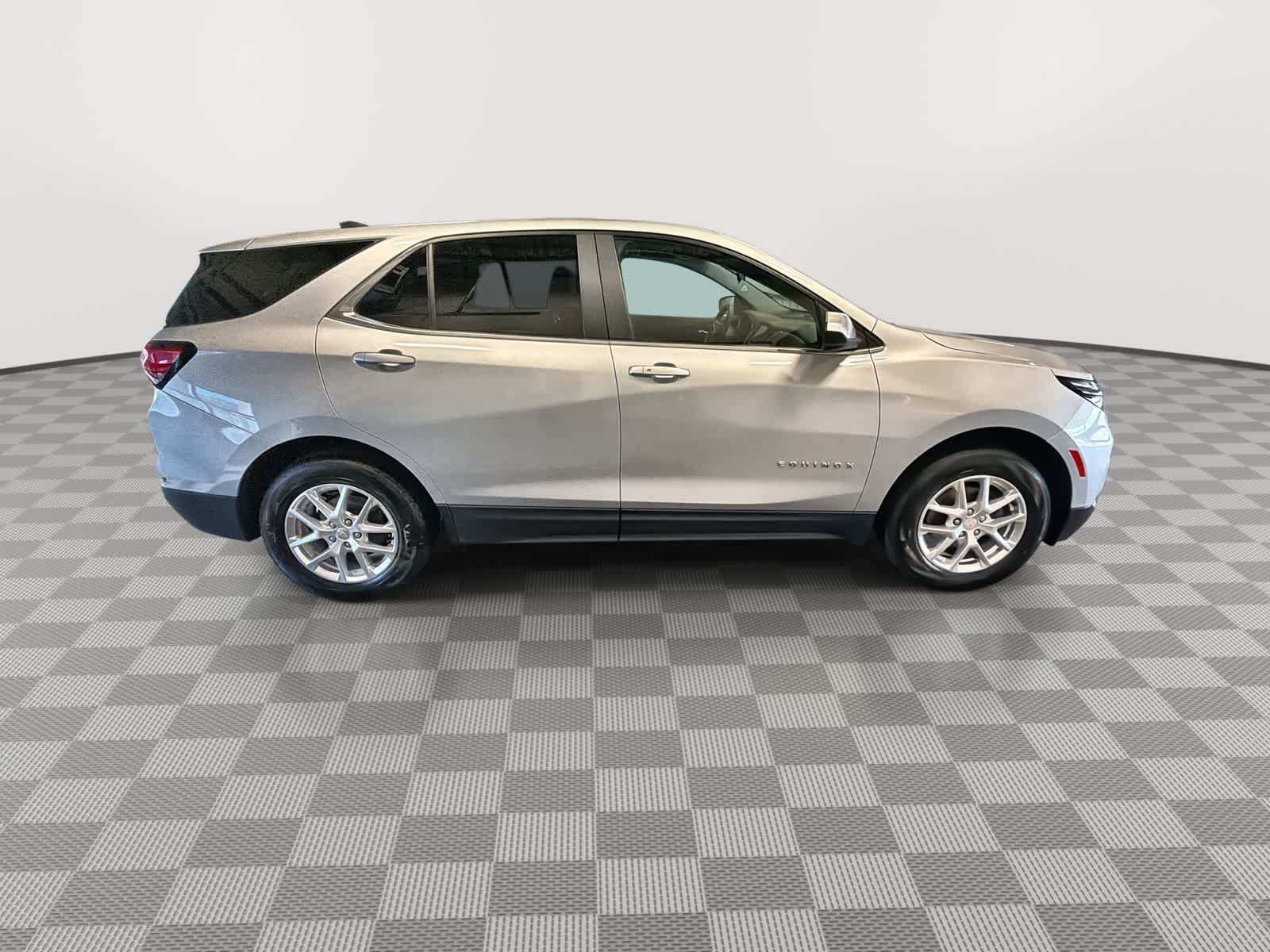 Thumbnail: 2022 Chevrolet Equinox - 9
