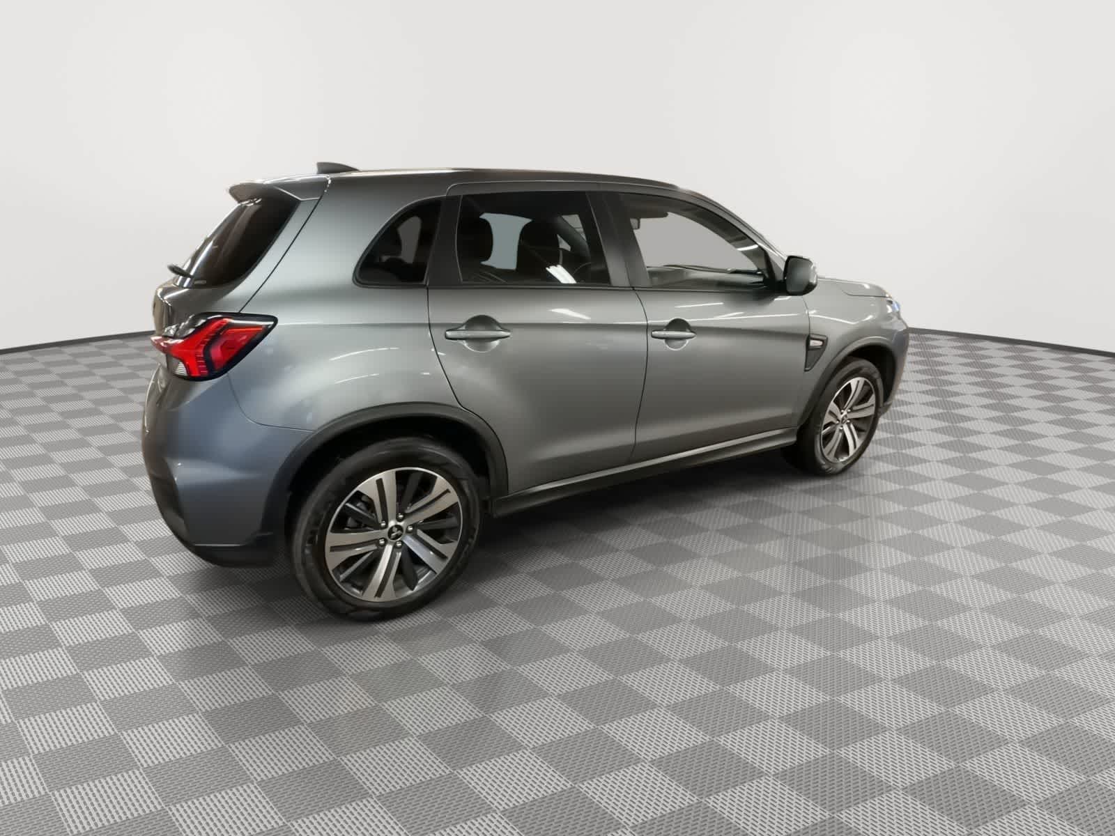 Thumbnail: 2024 Mitsubishi Outlander Sport - 8