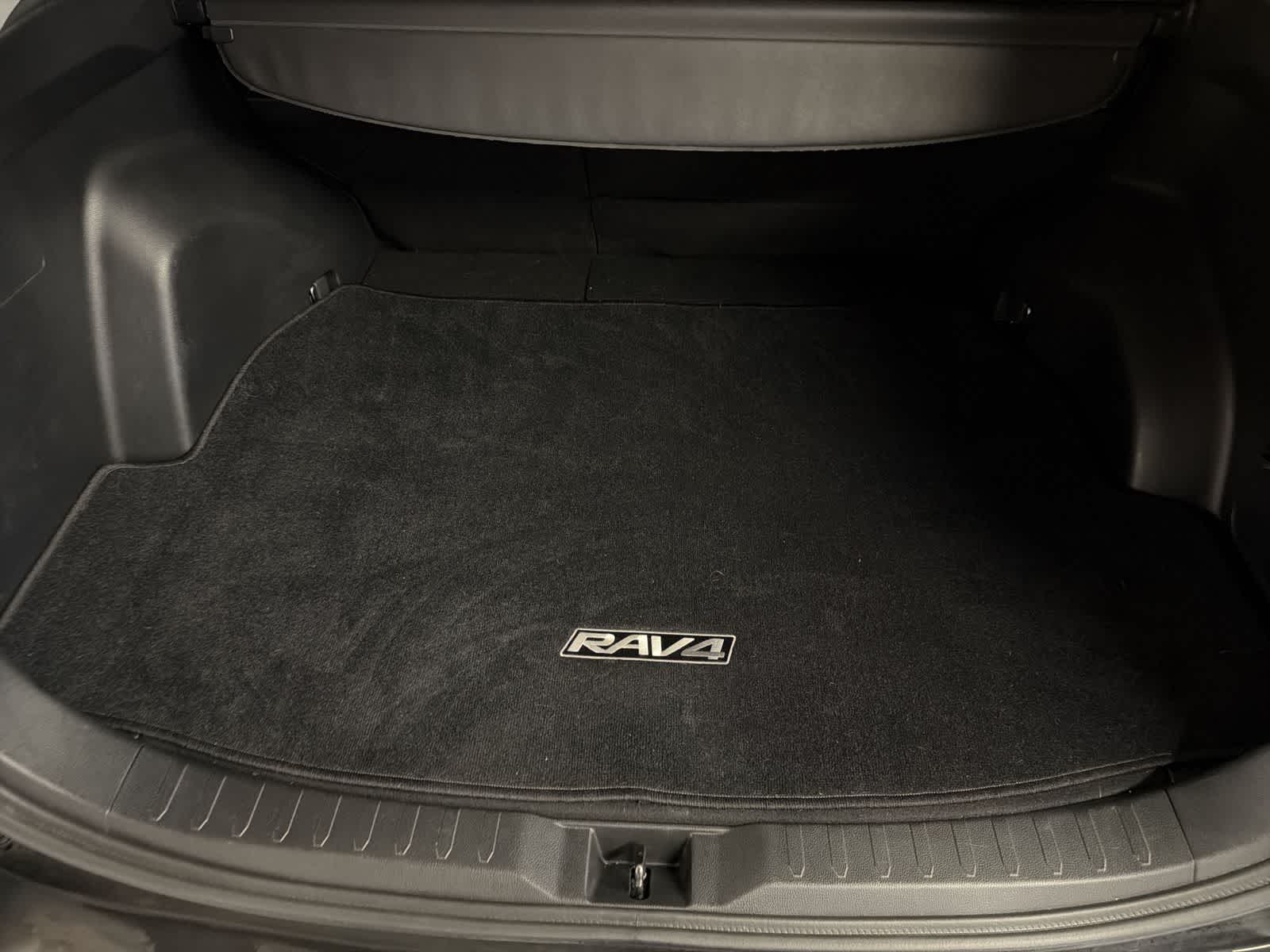 Thumbnail: 2019 Toyota RAV4 - 33