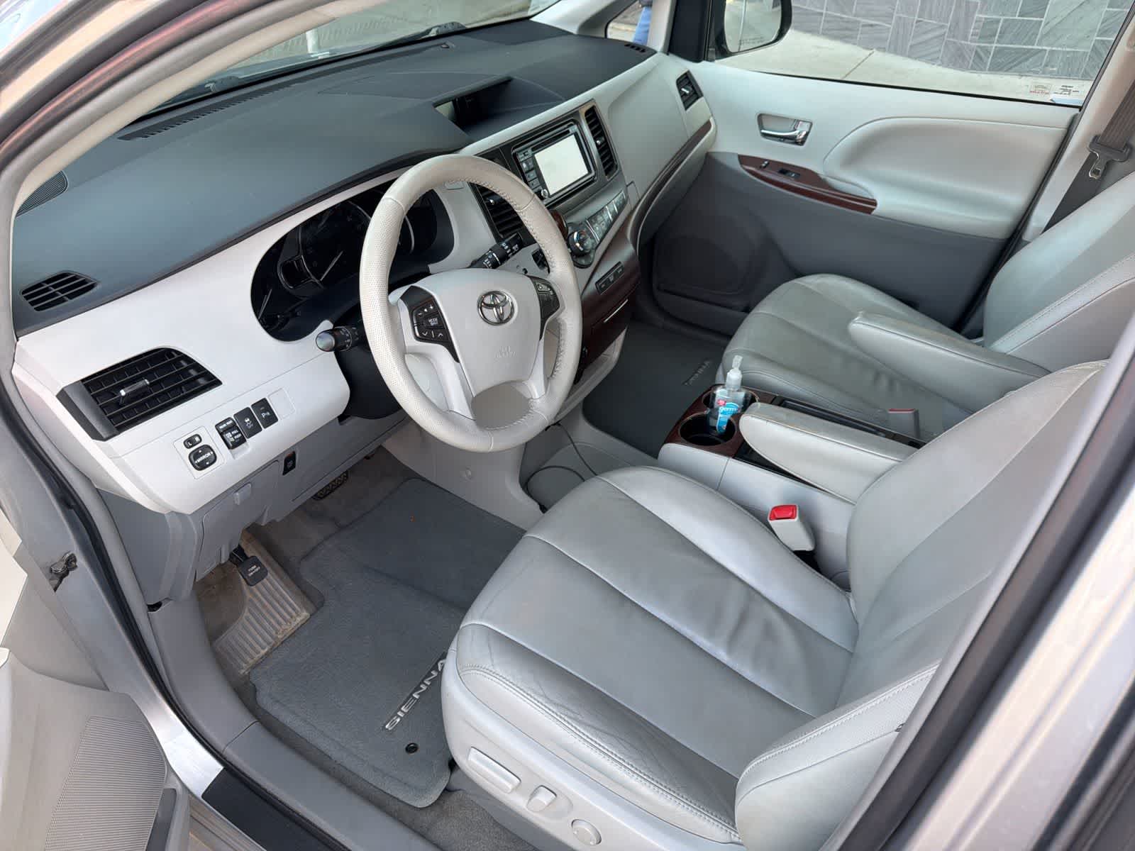 Thumbnail: 2012 Toyota Sienna - 6