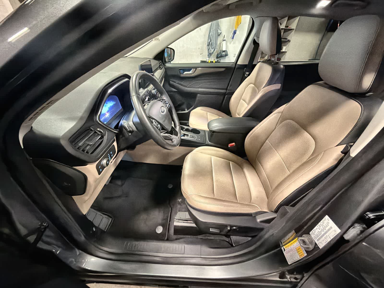 Thumbnail: 2022 Ford Escape - 17