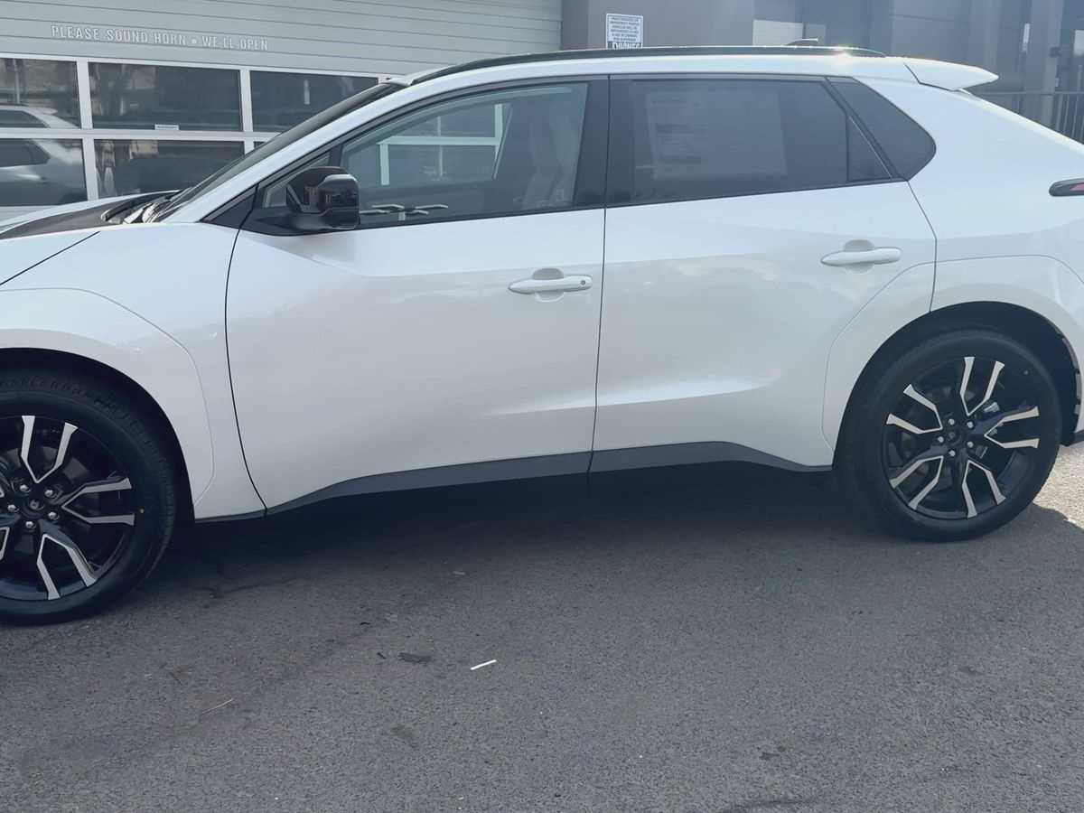 Thumbnail: 2026 Subaru Solterra - 5