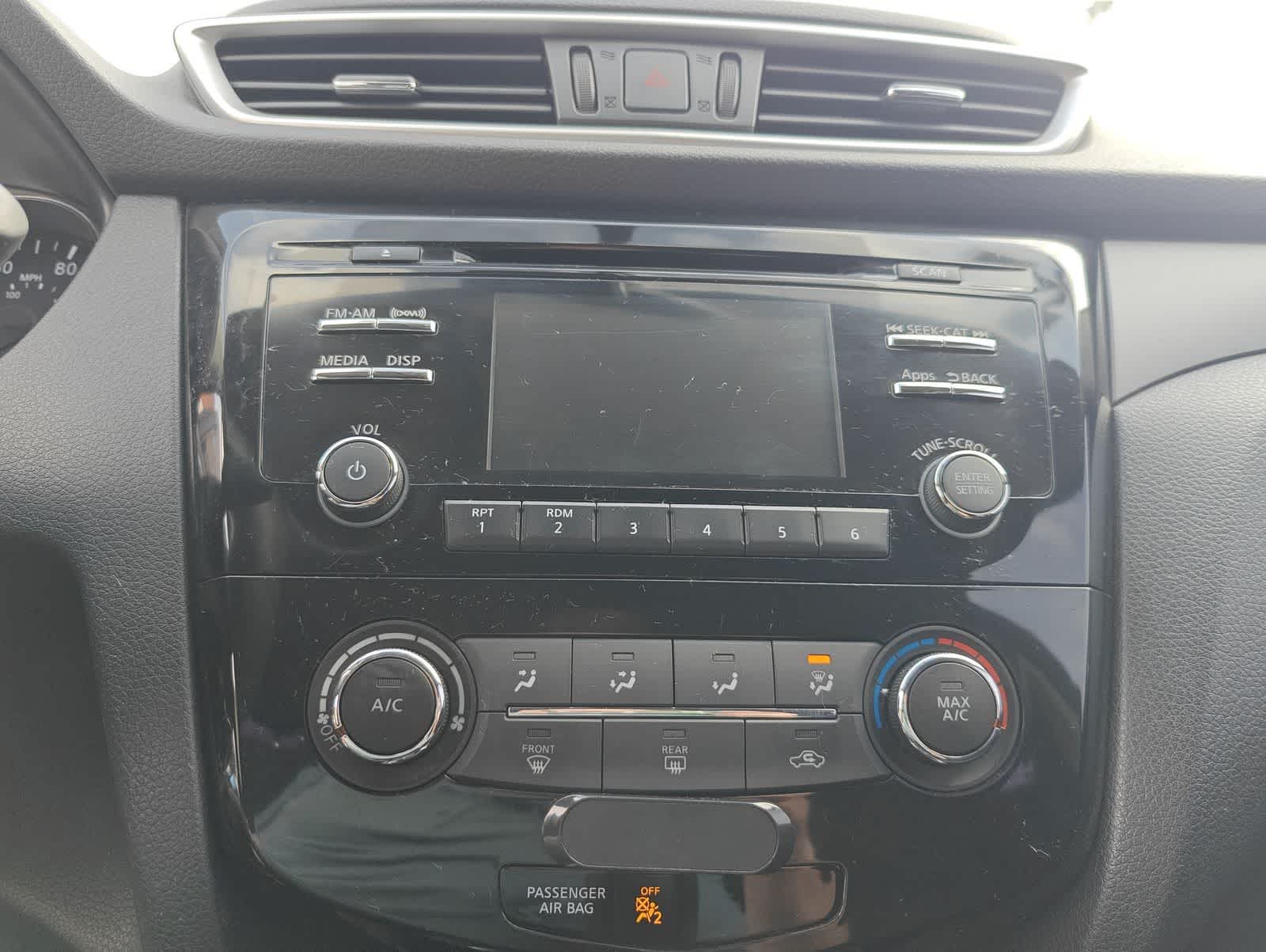 Thumbnail: 2016 Nissan Rogue - 27