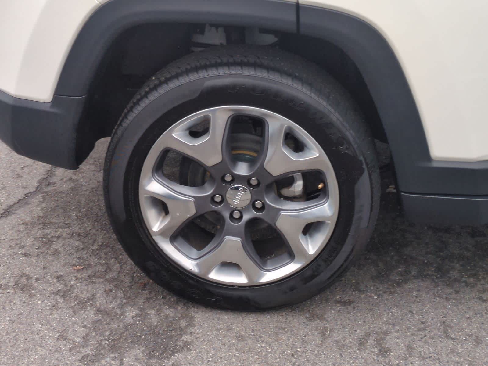 Thumbnail: 2018 Jeep Compass - 14