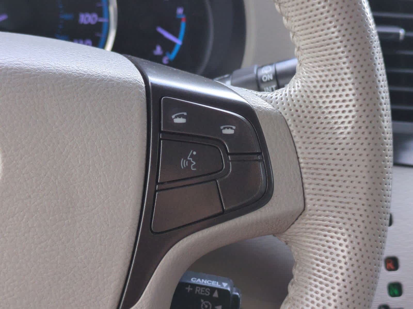 Thumbnail: 2013 Toyota Sienna - 26
