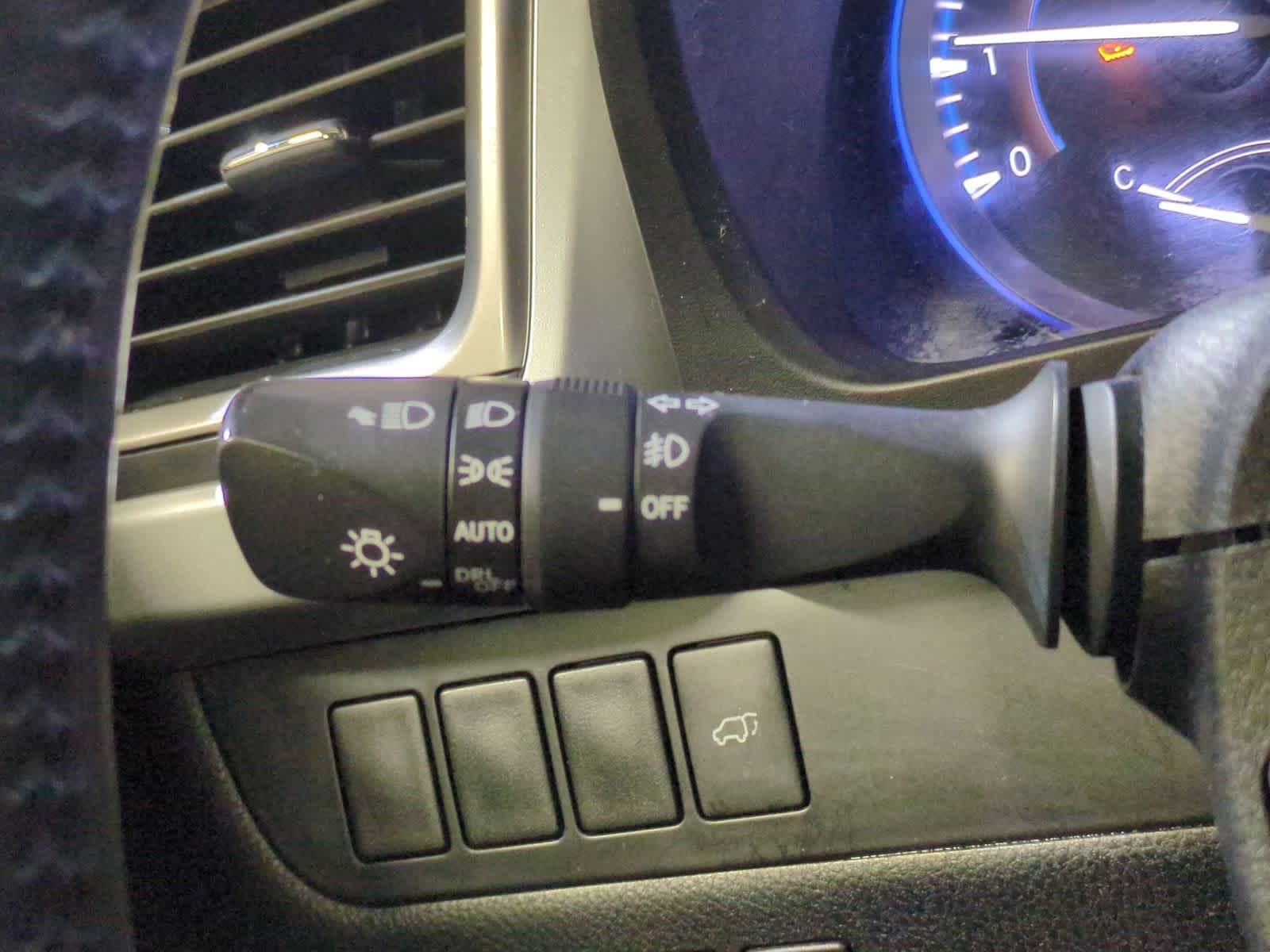 Thumbnail: 2015 Toyota Highlander - 27