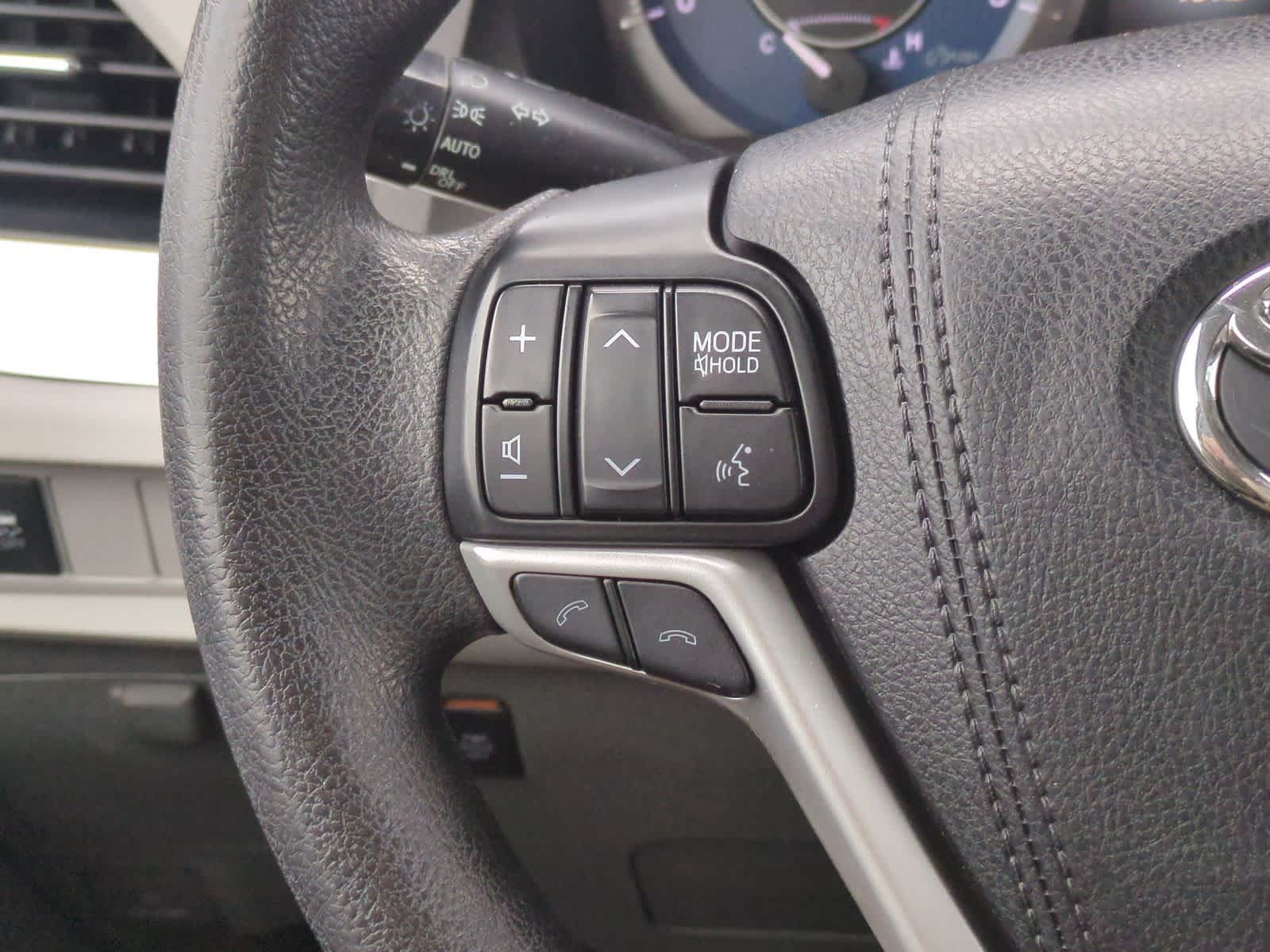 Thumbnail: 2018 Toyota Sienna - 24