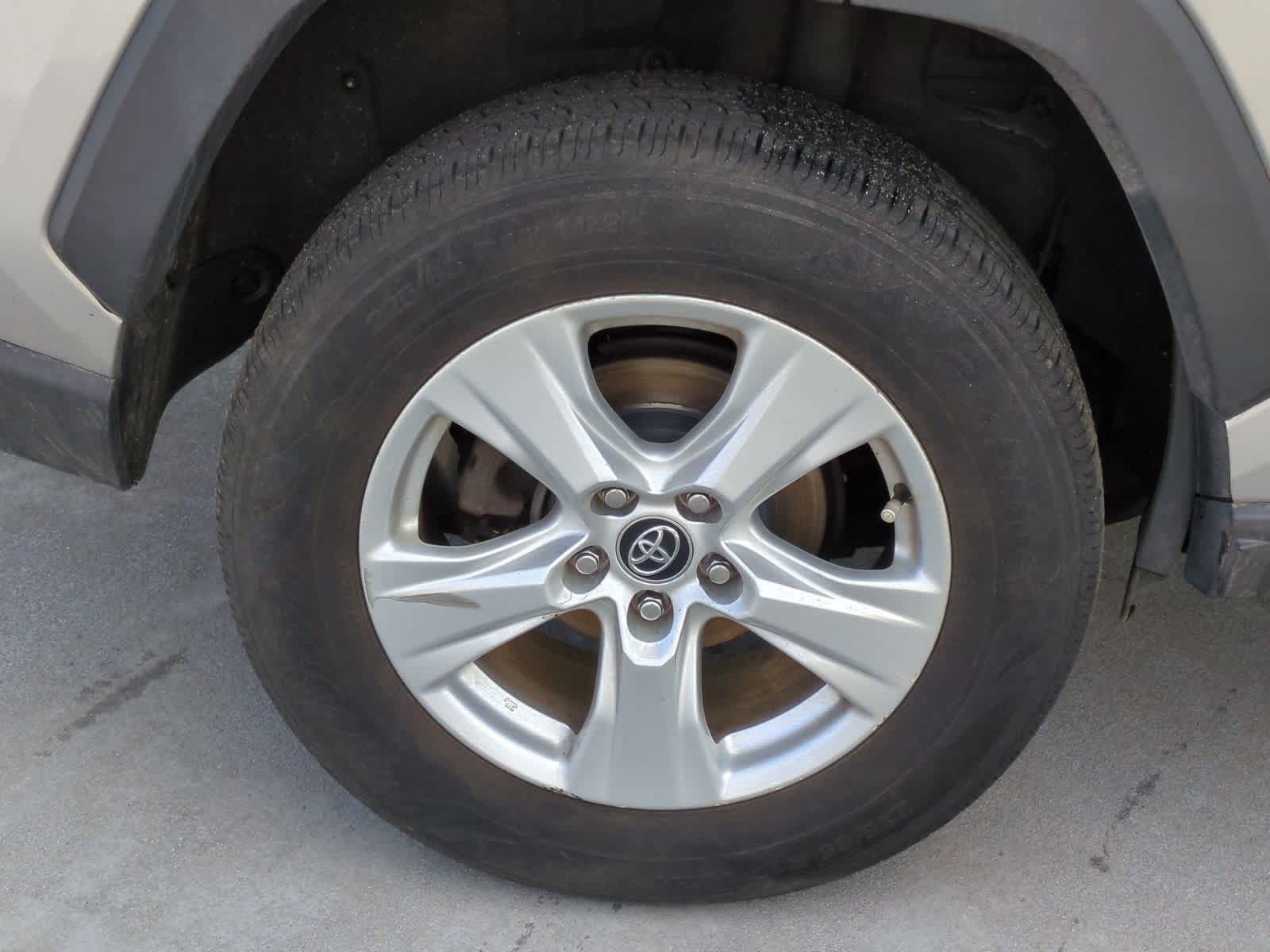 Thumbnail: 2020 Toyota RAV4 - 14