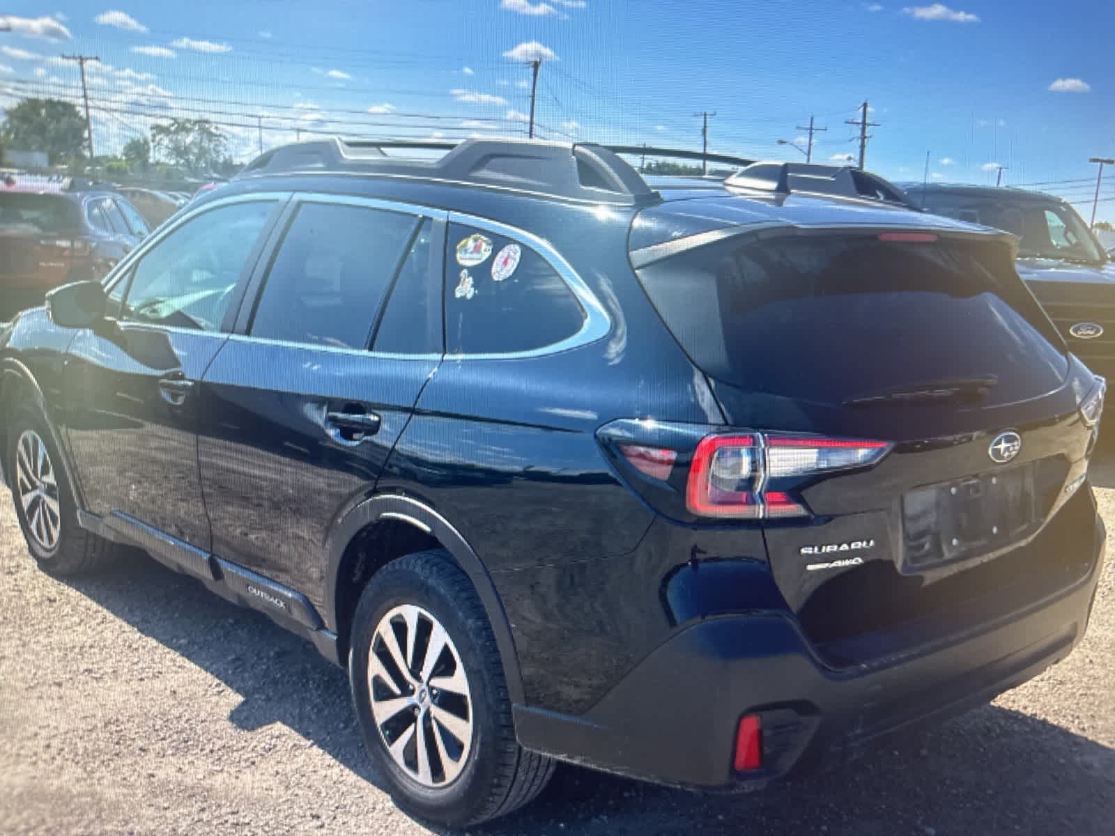 2020 Subaru Outback Premium photo 2